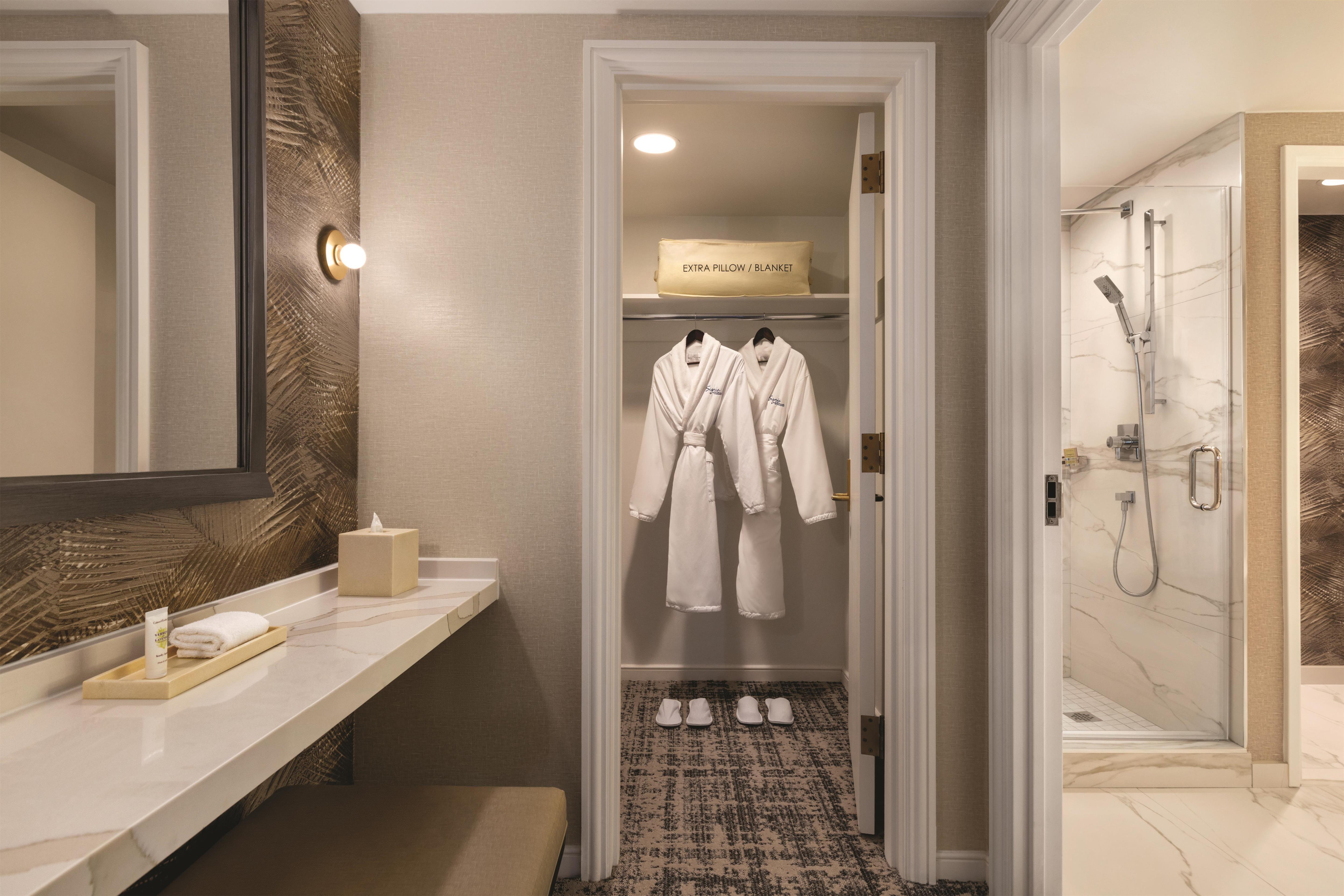 Suite King Size Bed