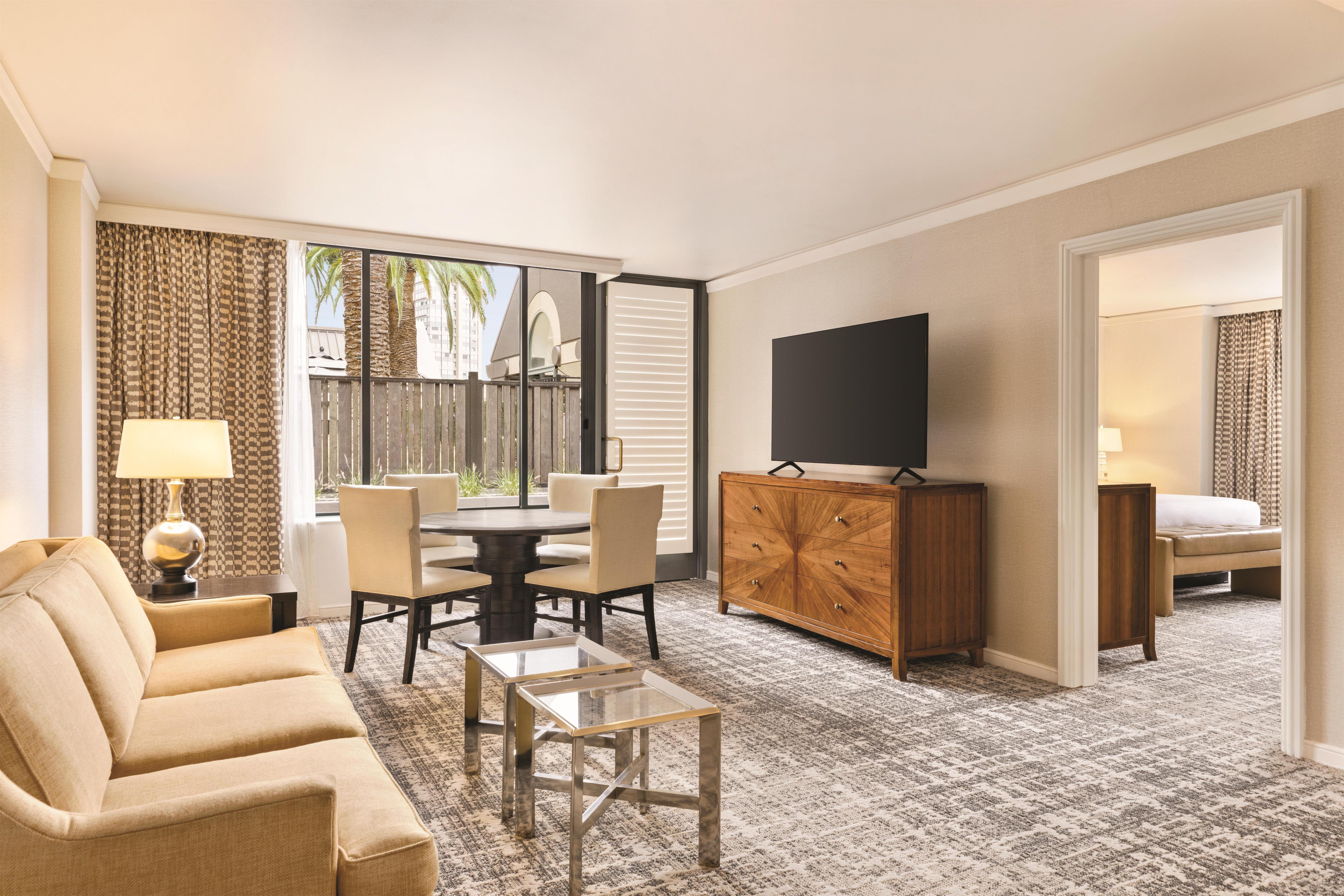 Suite King Size Bed