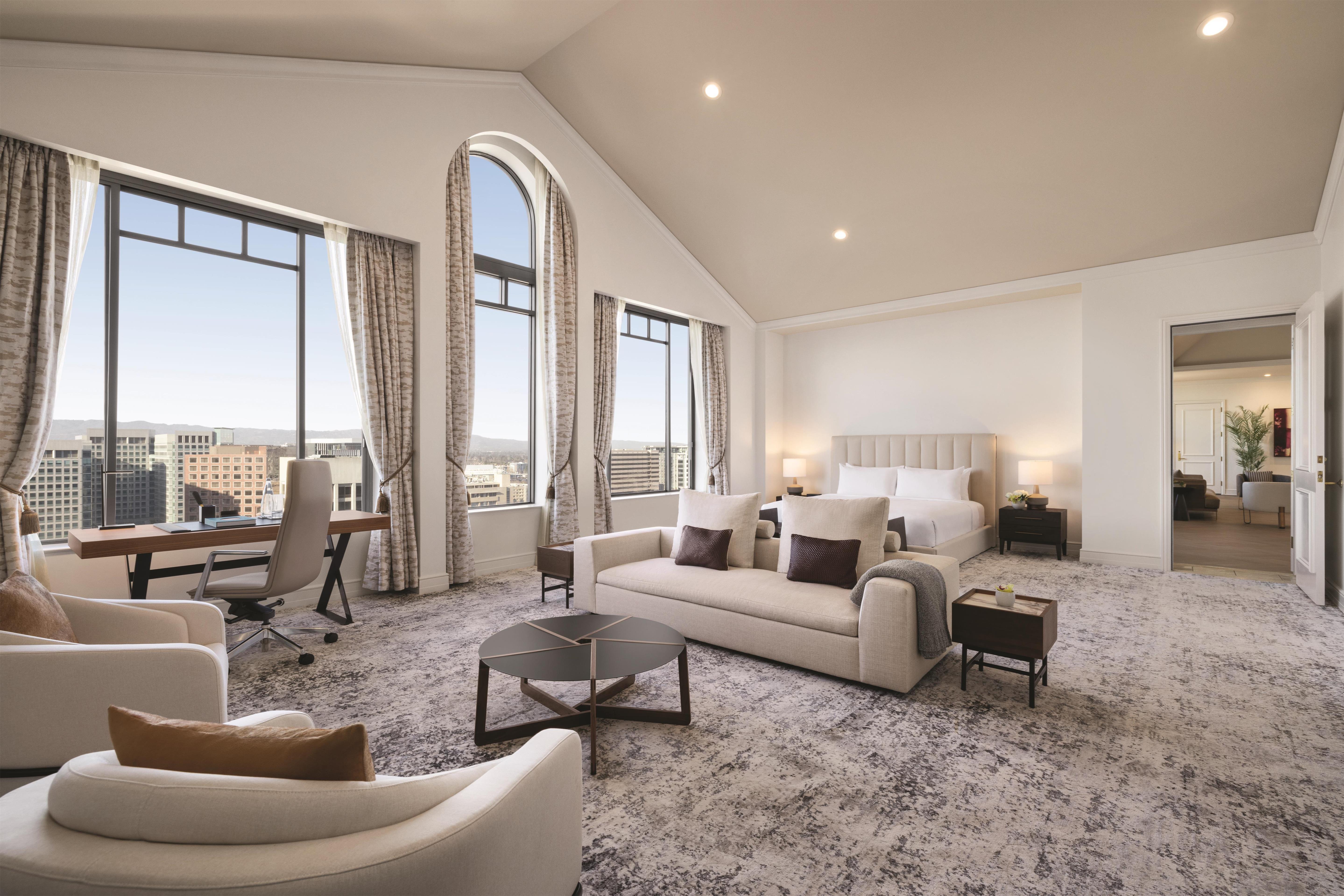 Suite King Size Bed