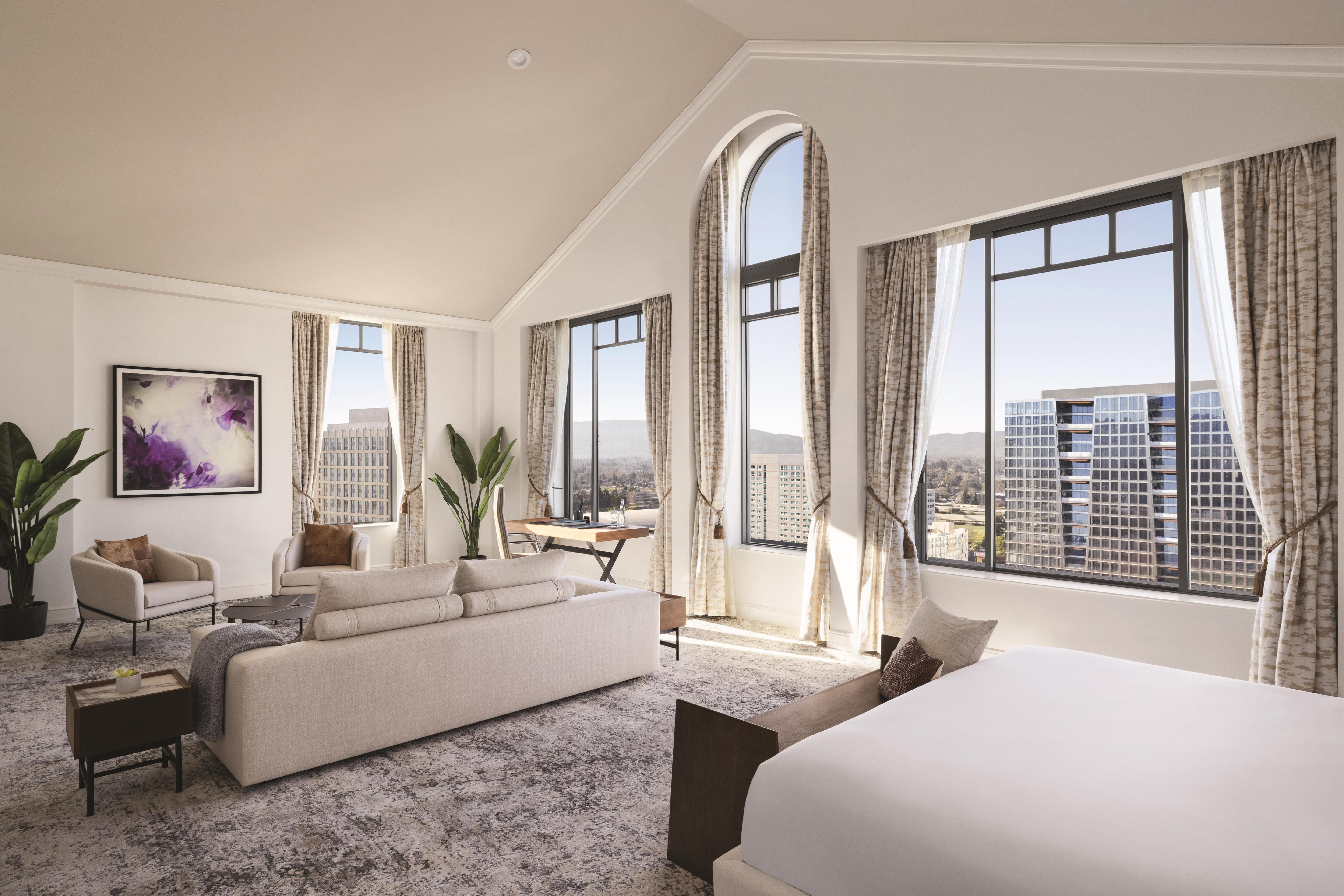 Suite King Size Bed