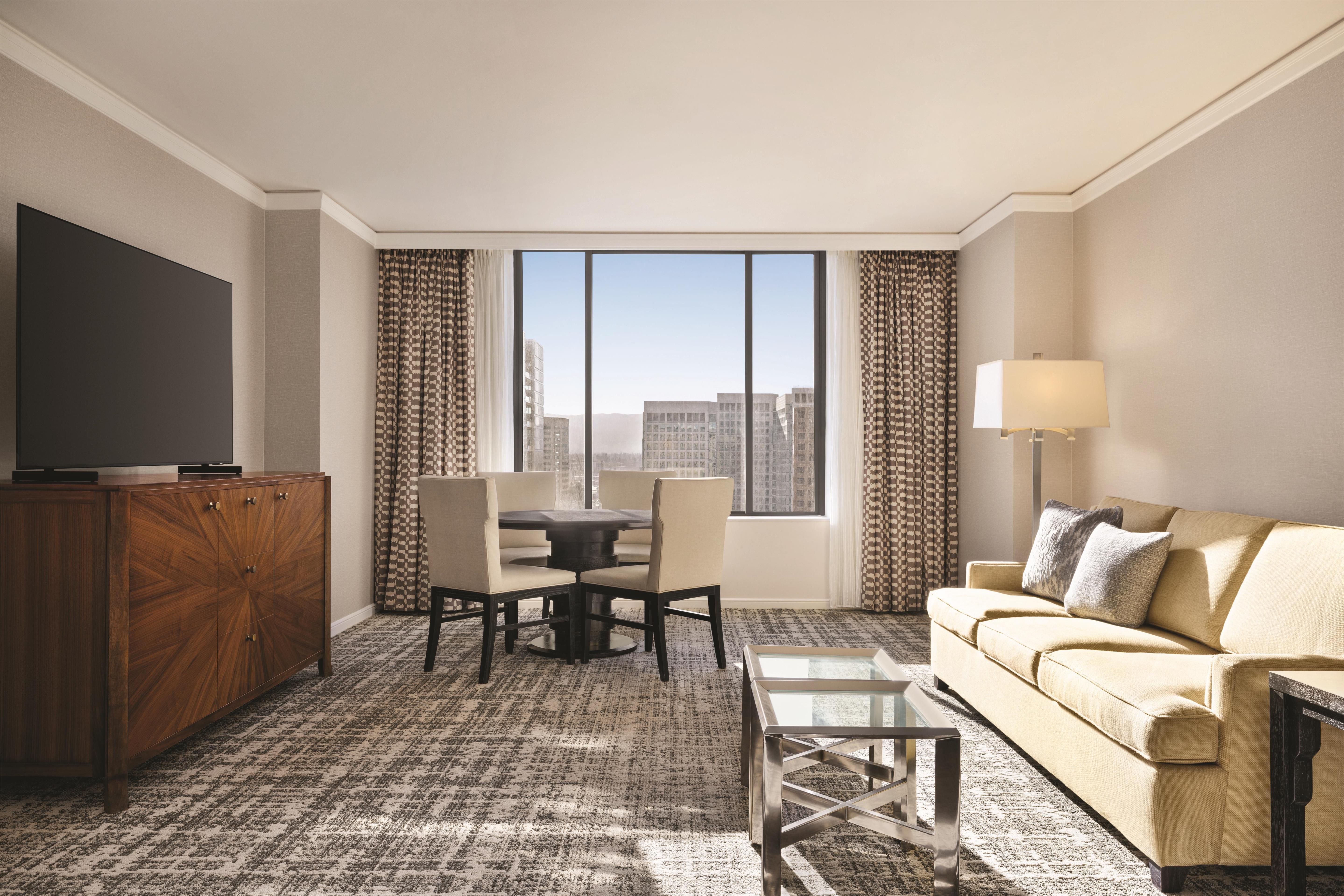 Suite King Size Bed