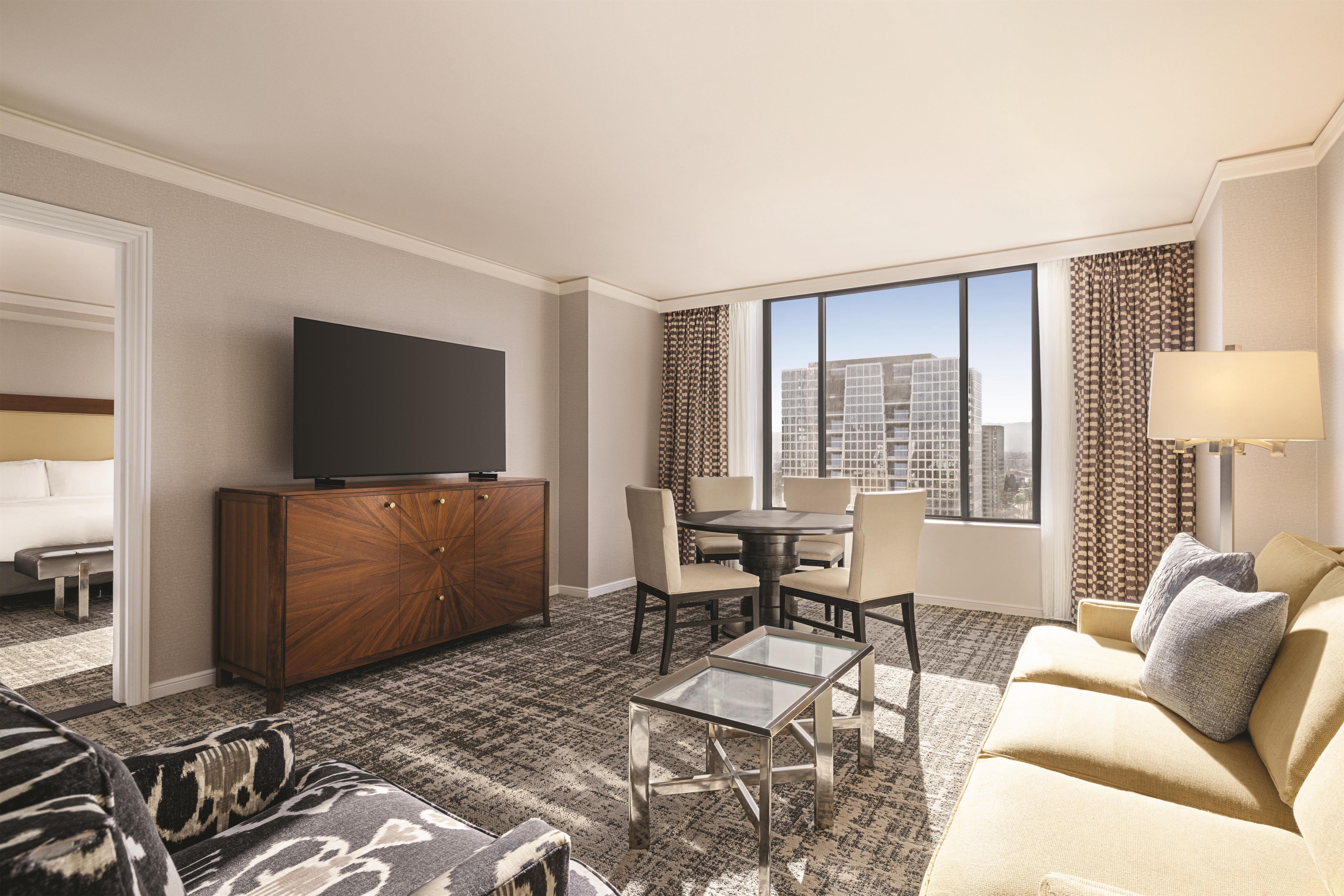 Suite King Size Bed