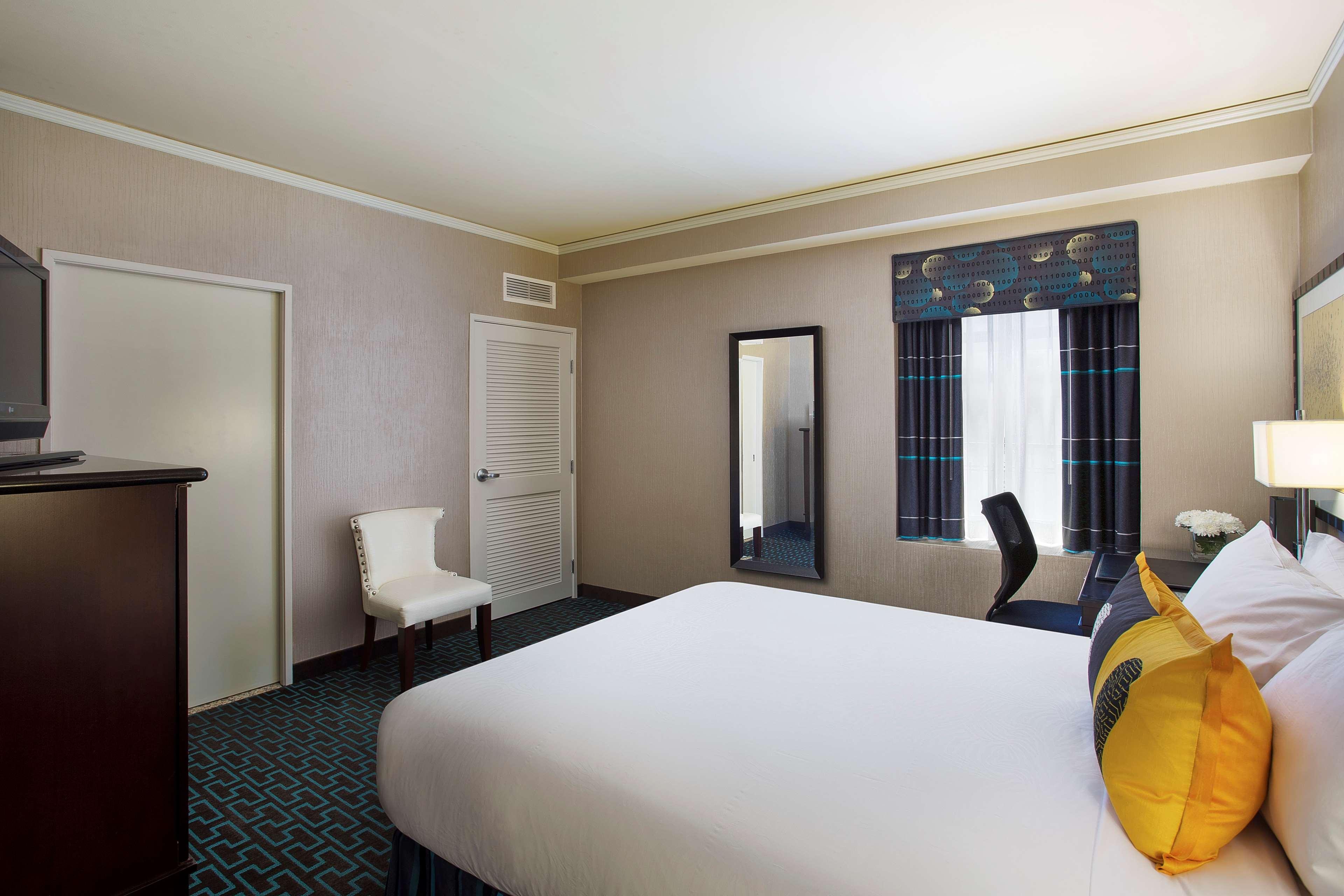 Double Deluxe Queen Bed