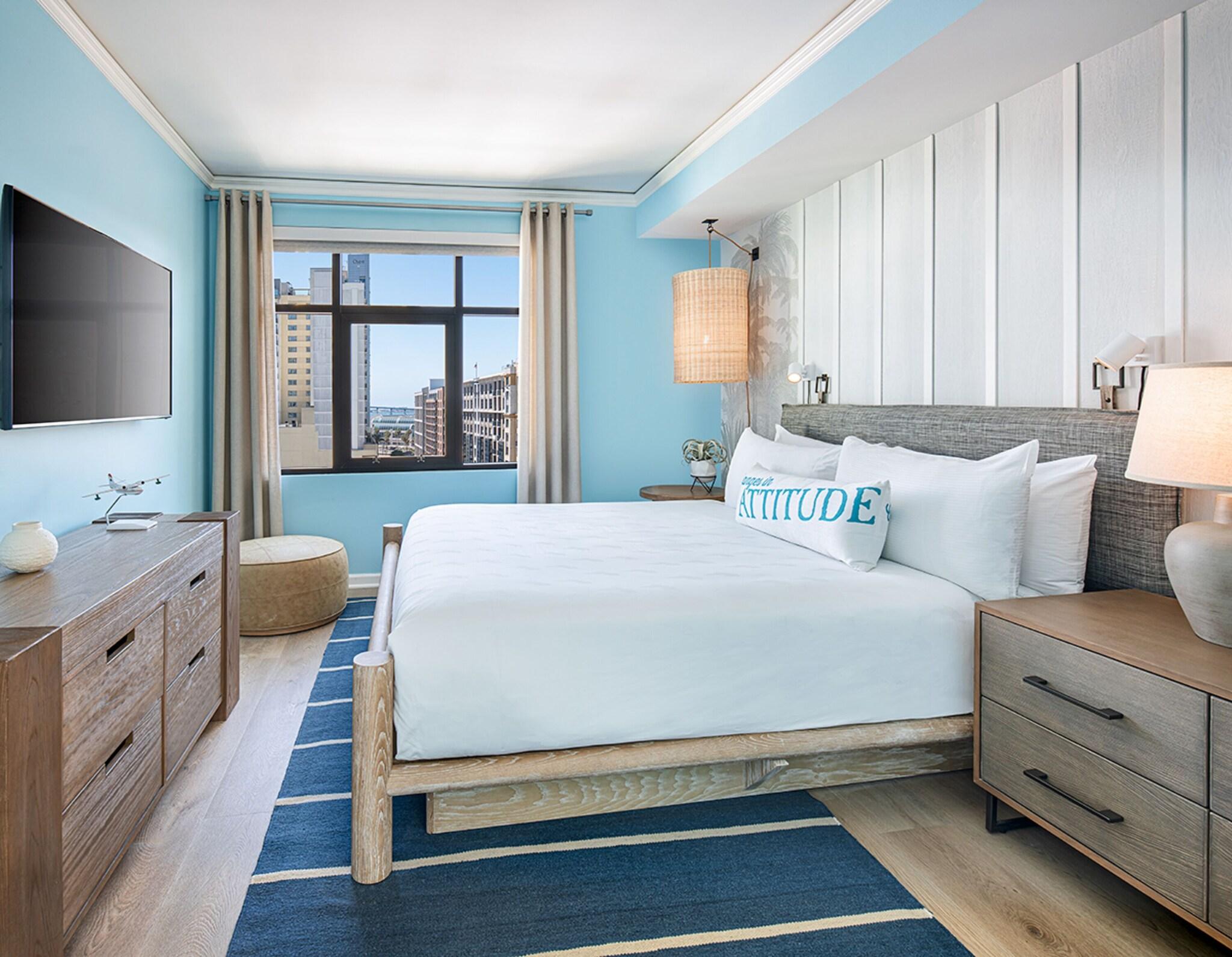 Suite Accessible King Size Bed