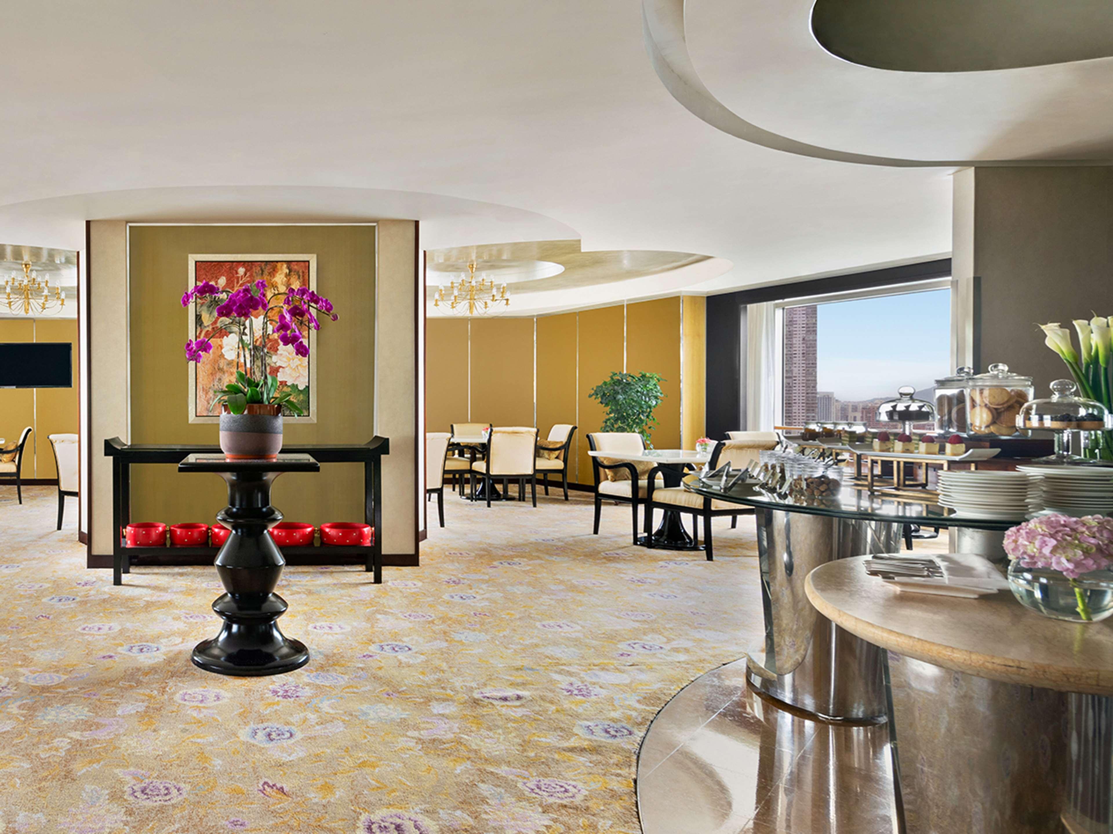 Room Deluxe King Bed