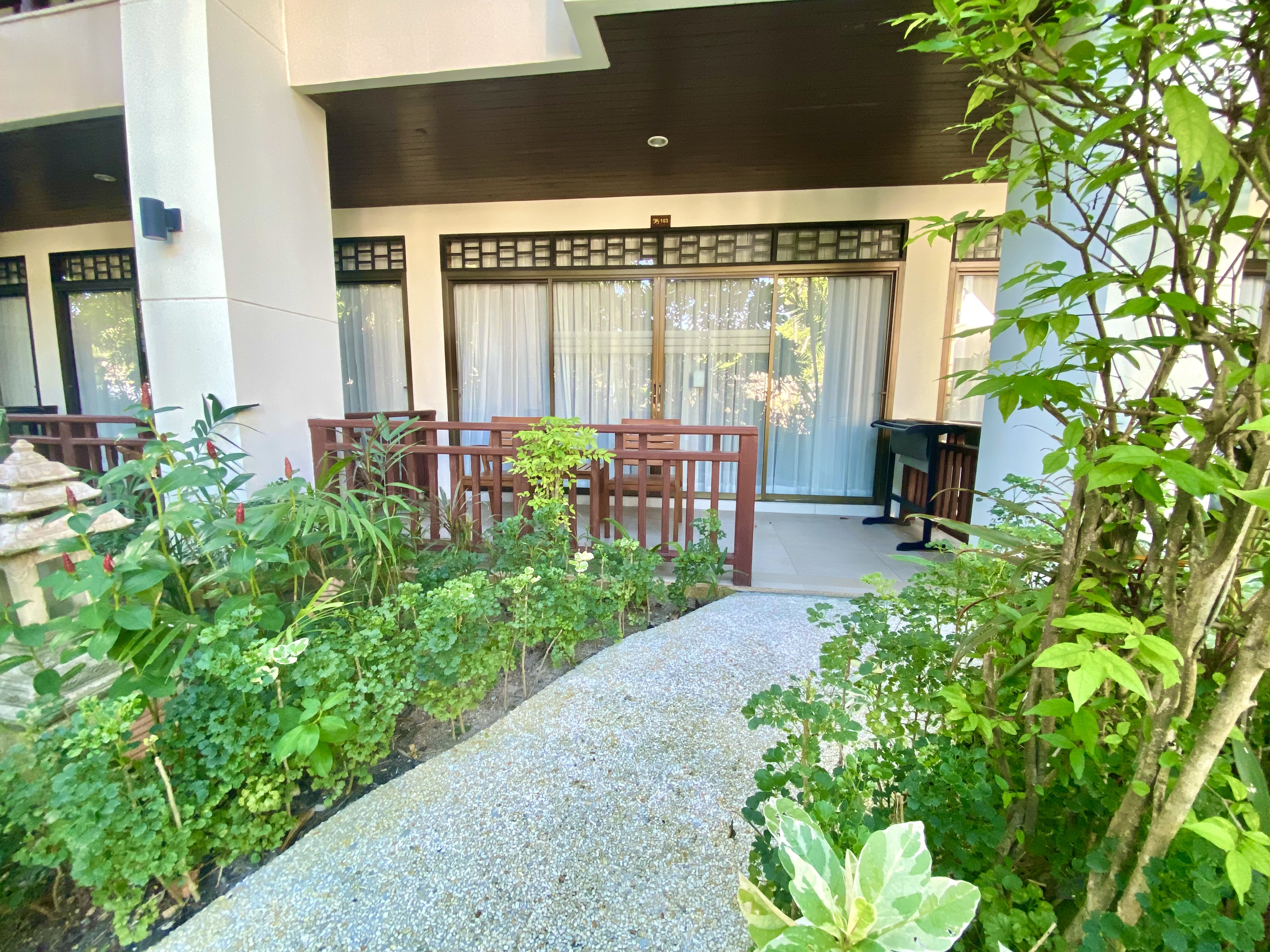 Twin Deluxe Pool View