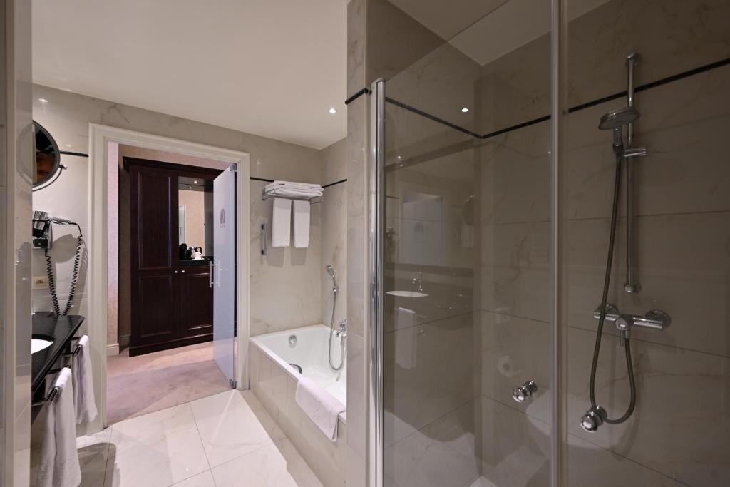 Double or Twin Executive