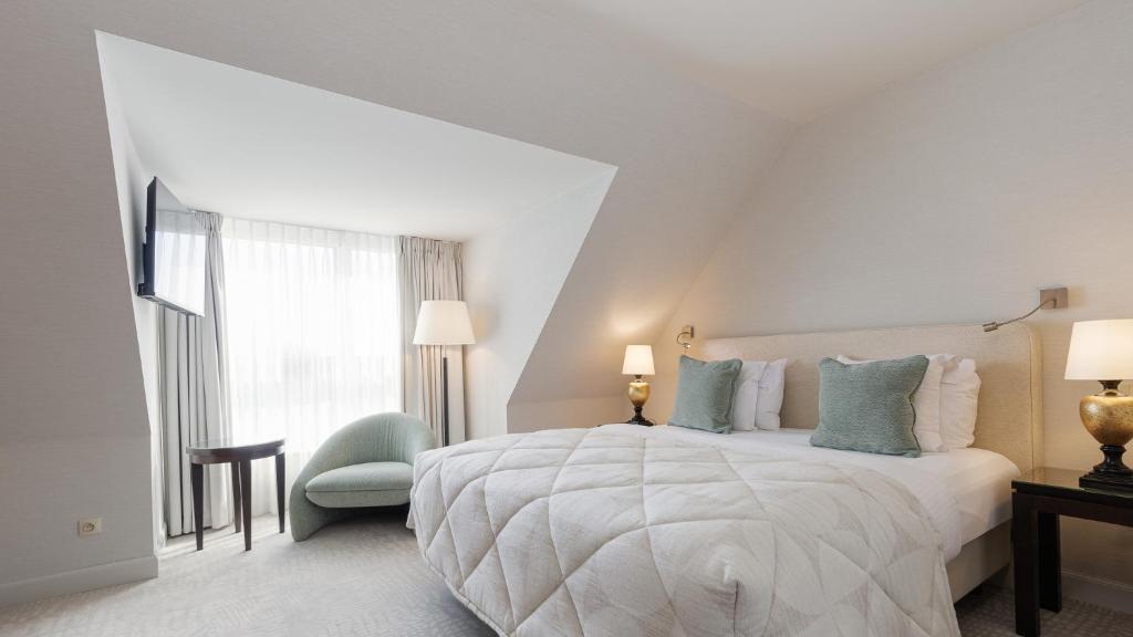 Double or Twin Superior