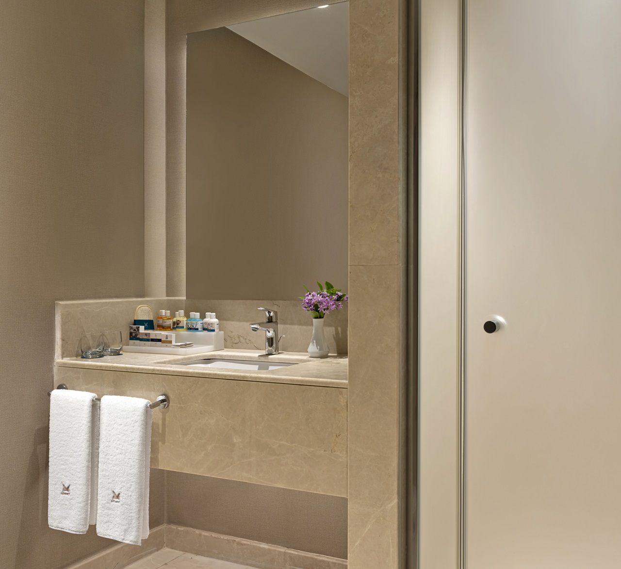 Family Room Land View