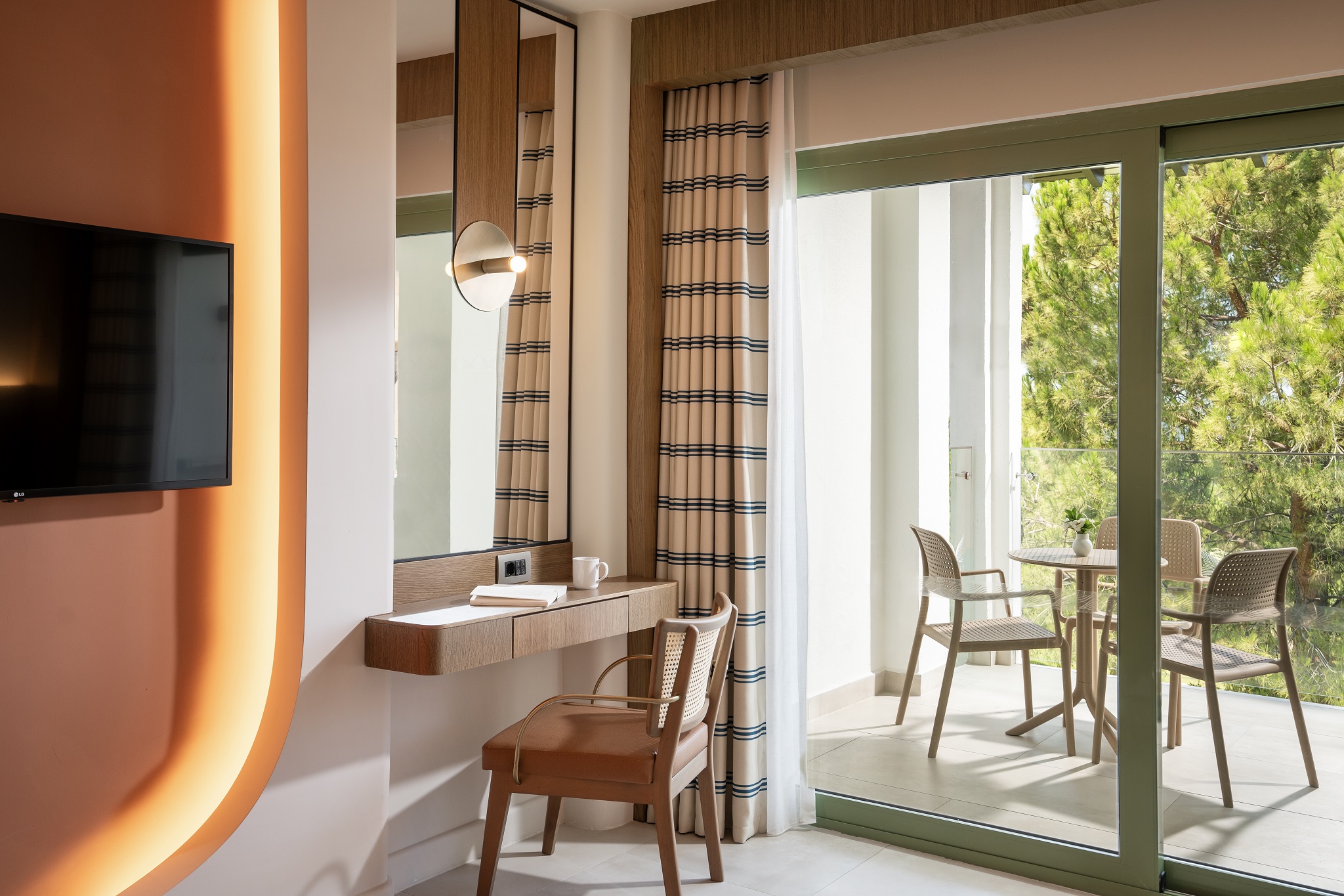 Family Room Deluxe Land View