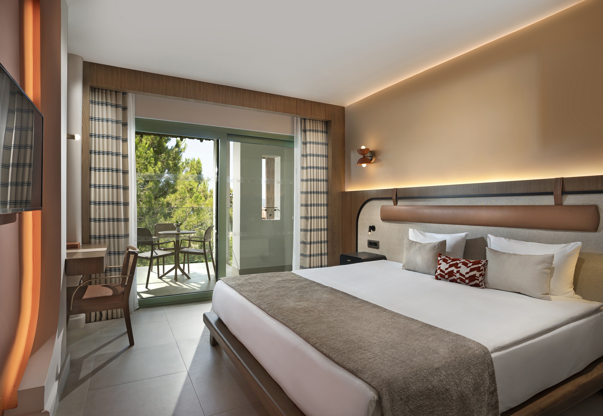 Family Room Deluxe Side Sea View