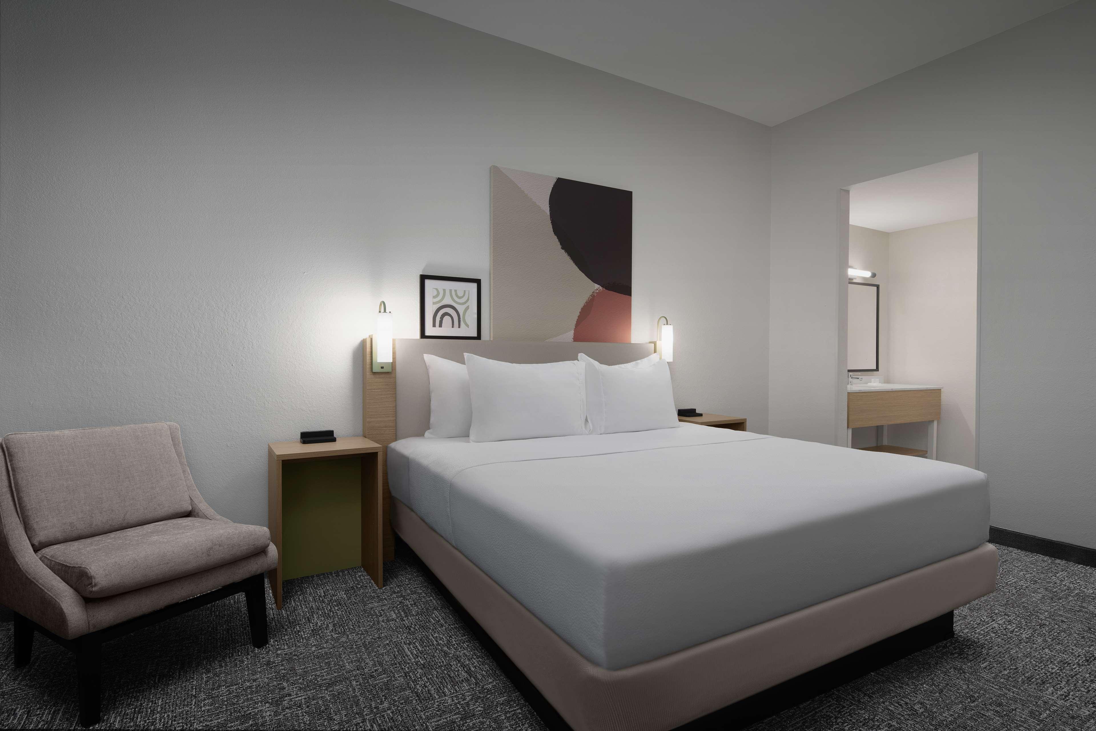 Suite King Size Bed