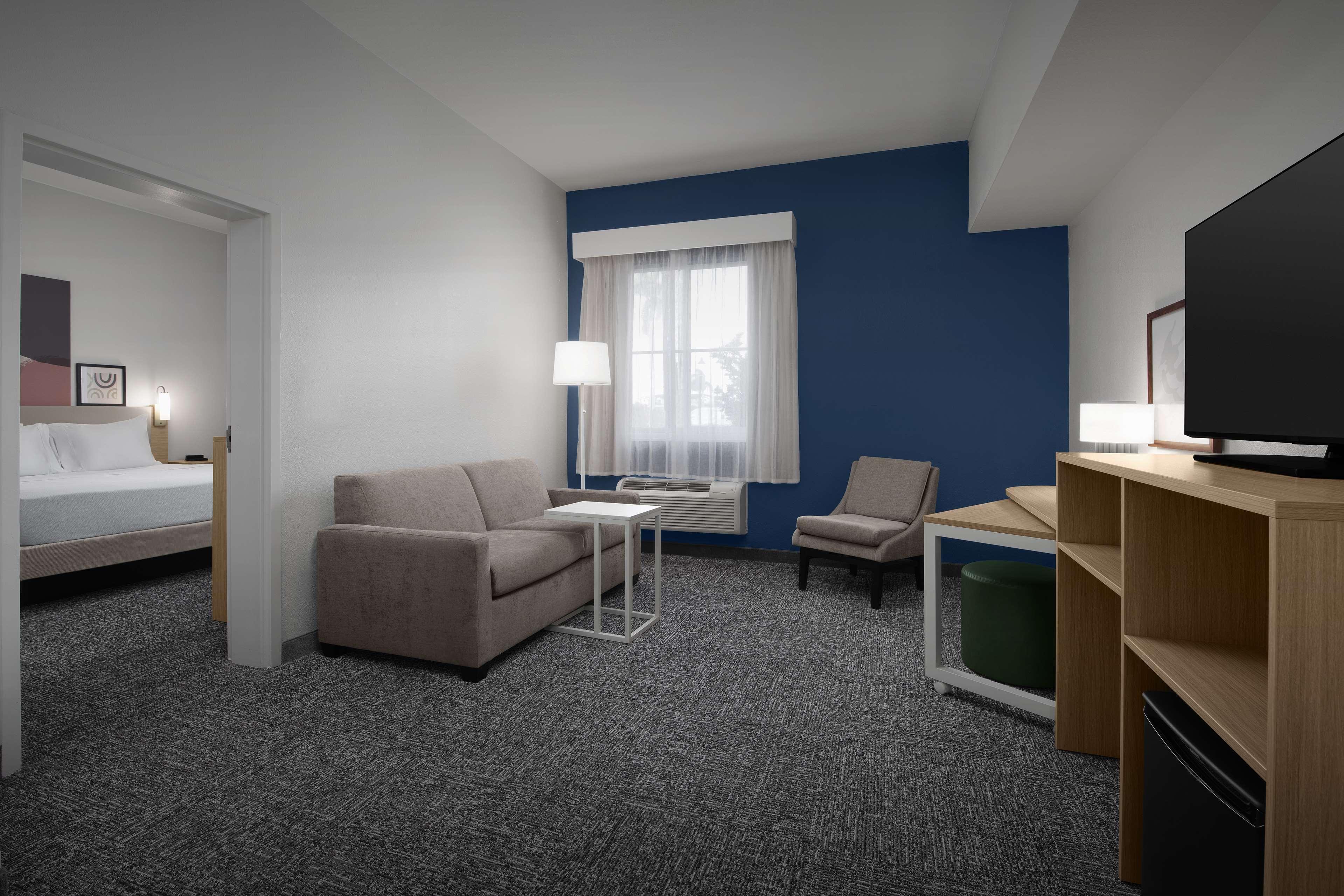 Suite King Size Bed
