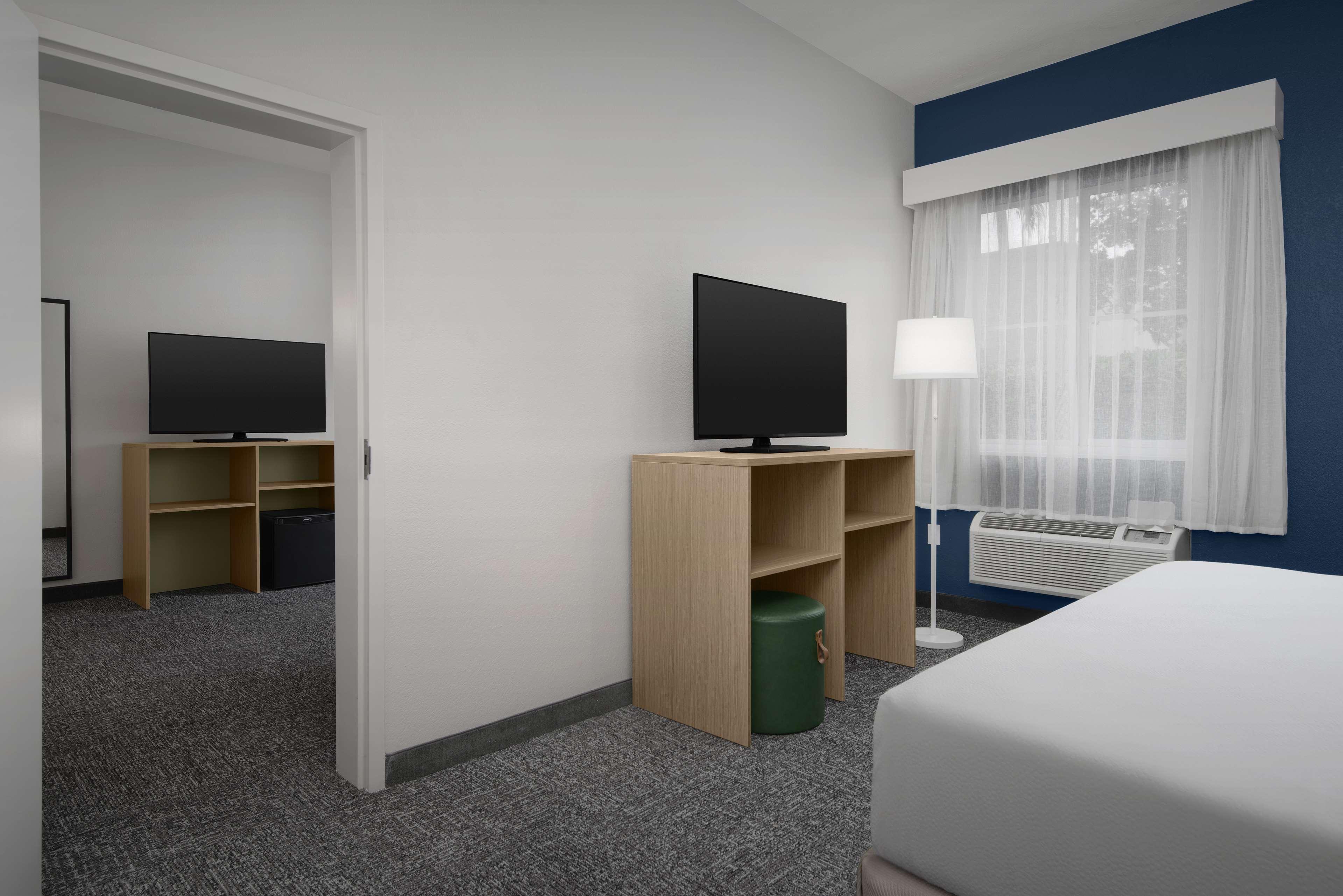 Suite King Size Bed