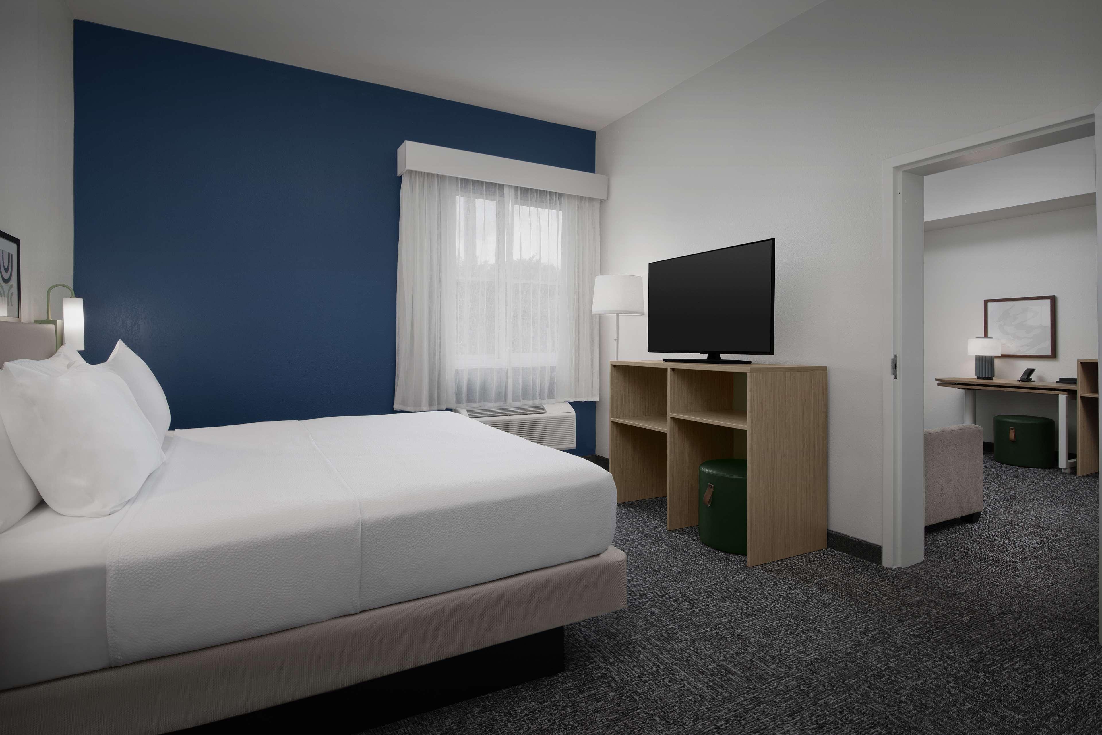 Suite King Size Bed
