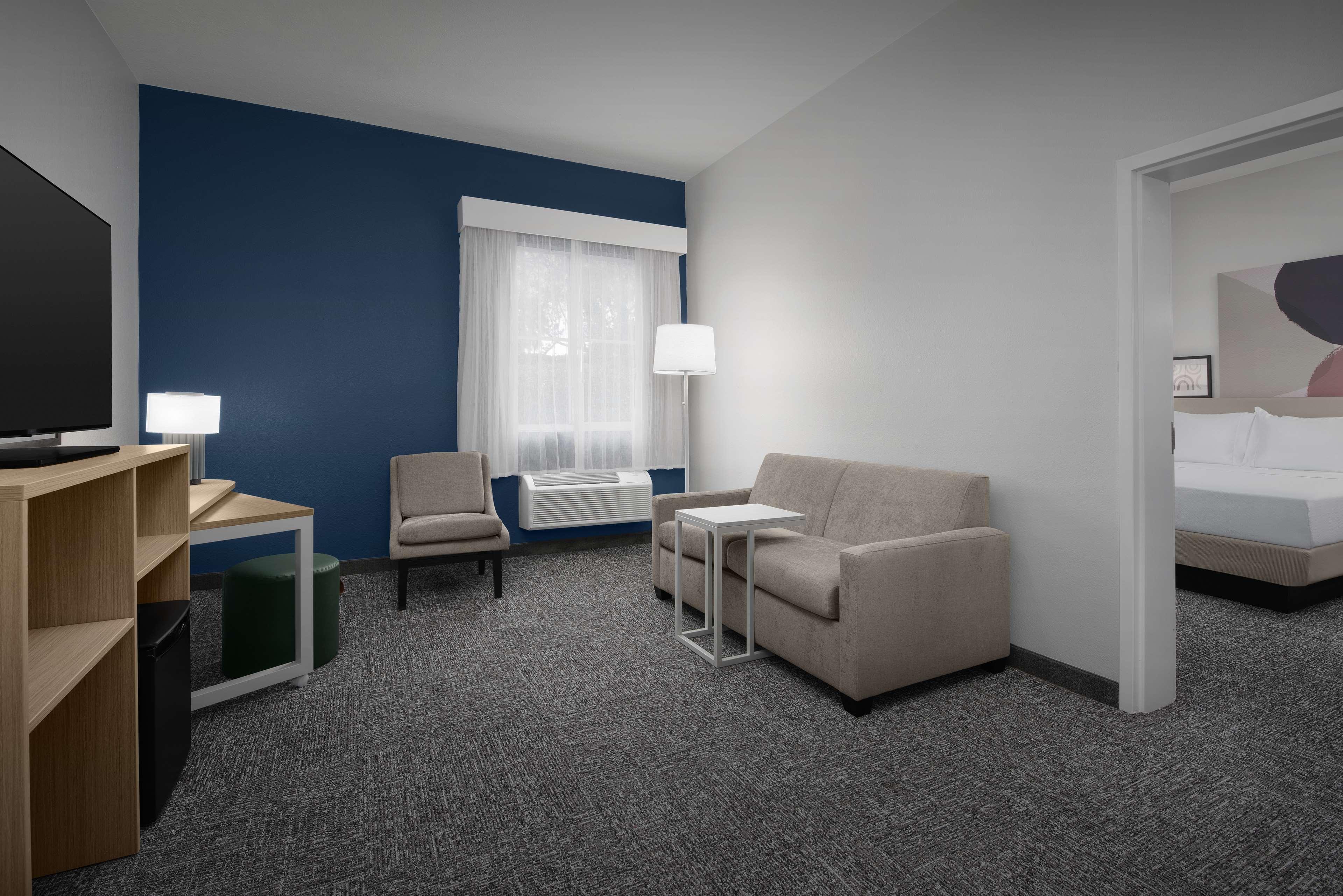 Suite King Size Bed