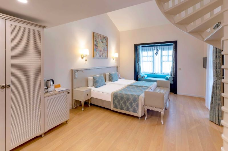 Family Room with Jacuzzi