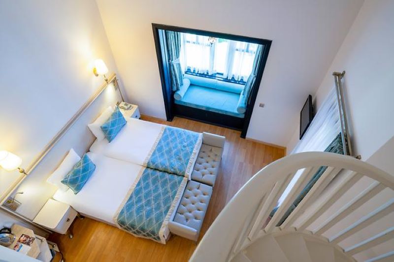 Family Room with Jacuzzi