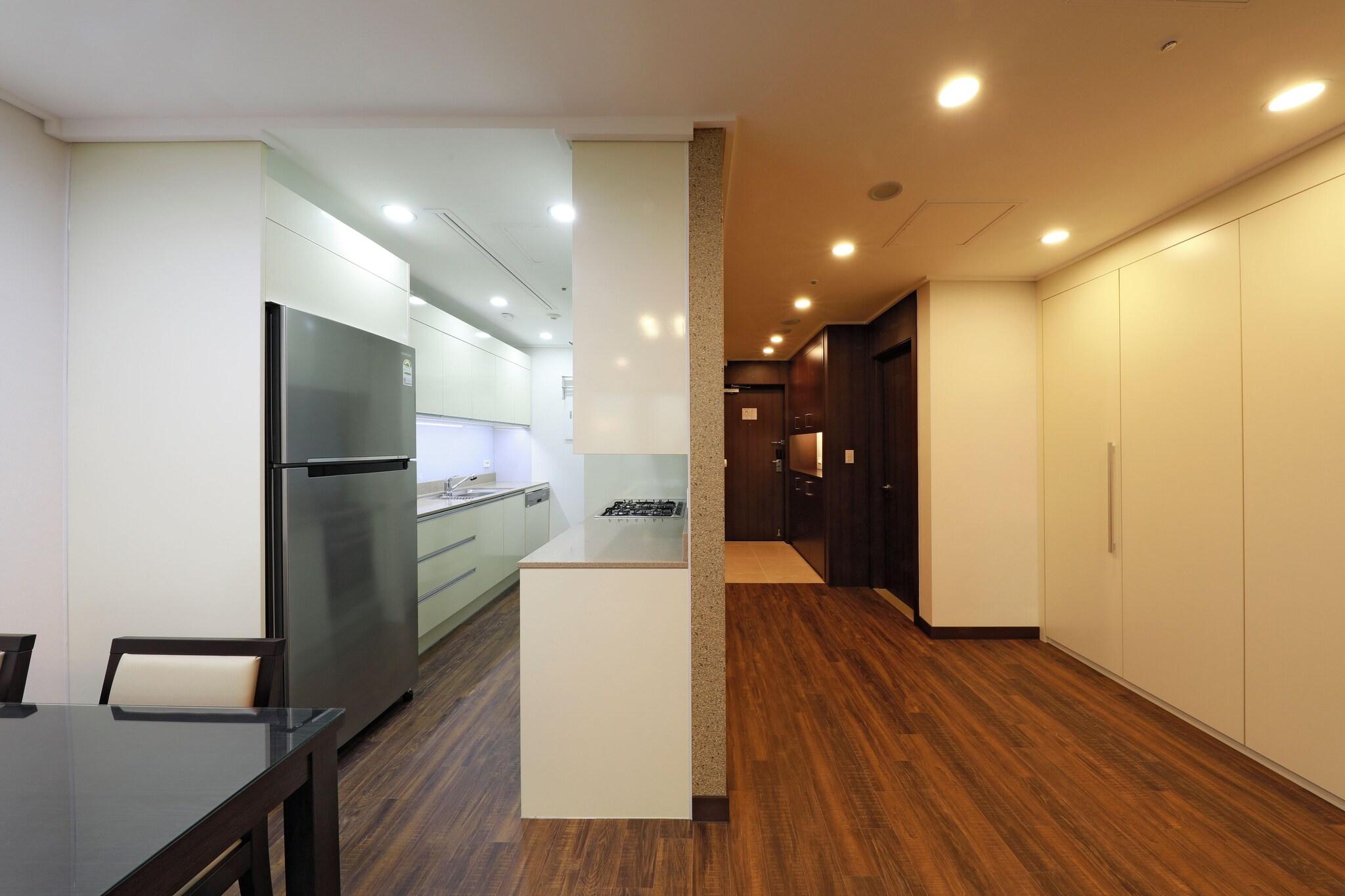 Apartment with Kitchenette