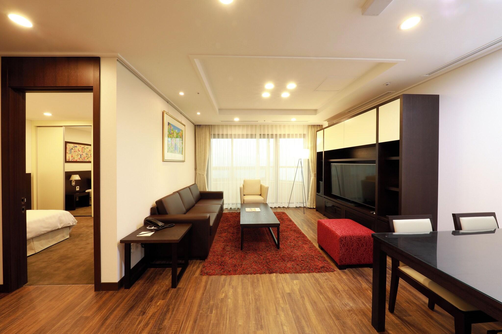 Apartment with Kitchenette