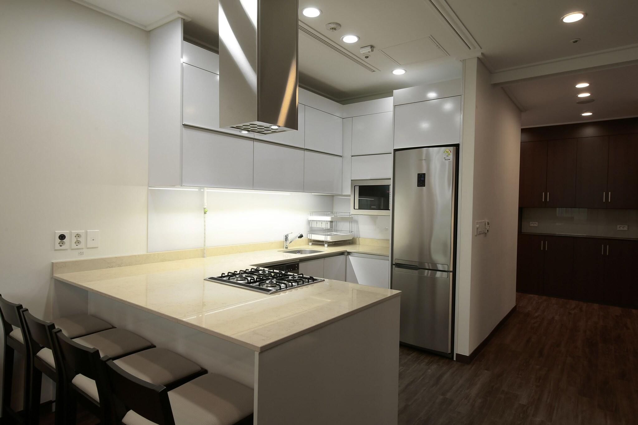 Apartment with Kitchenette