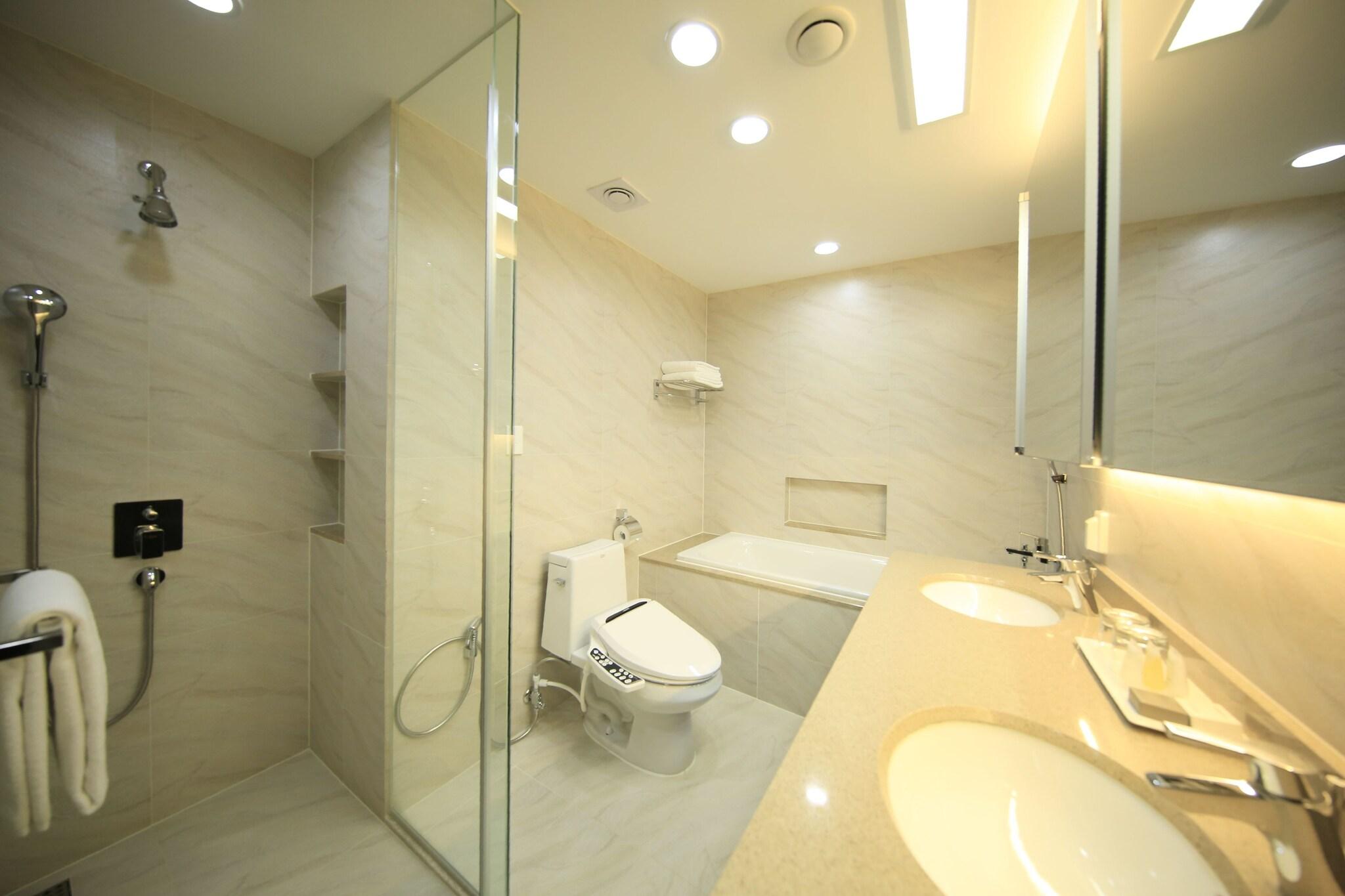 Apartment with Kitchenette