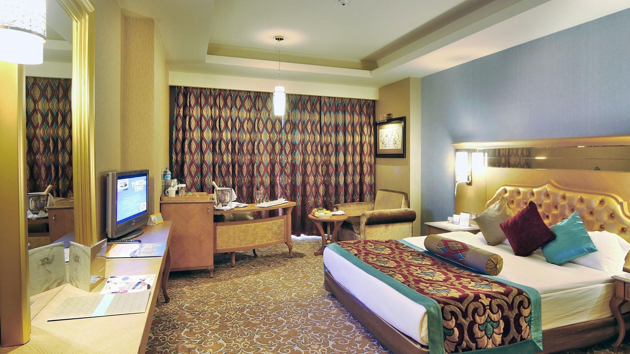 Suite Deluxe Queen Bed