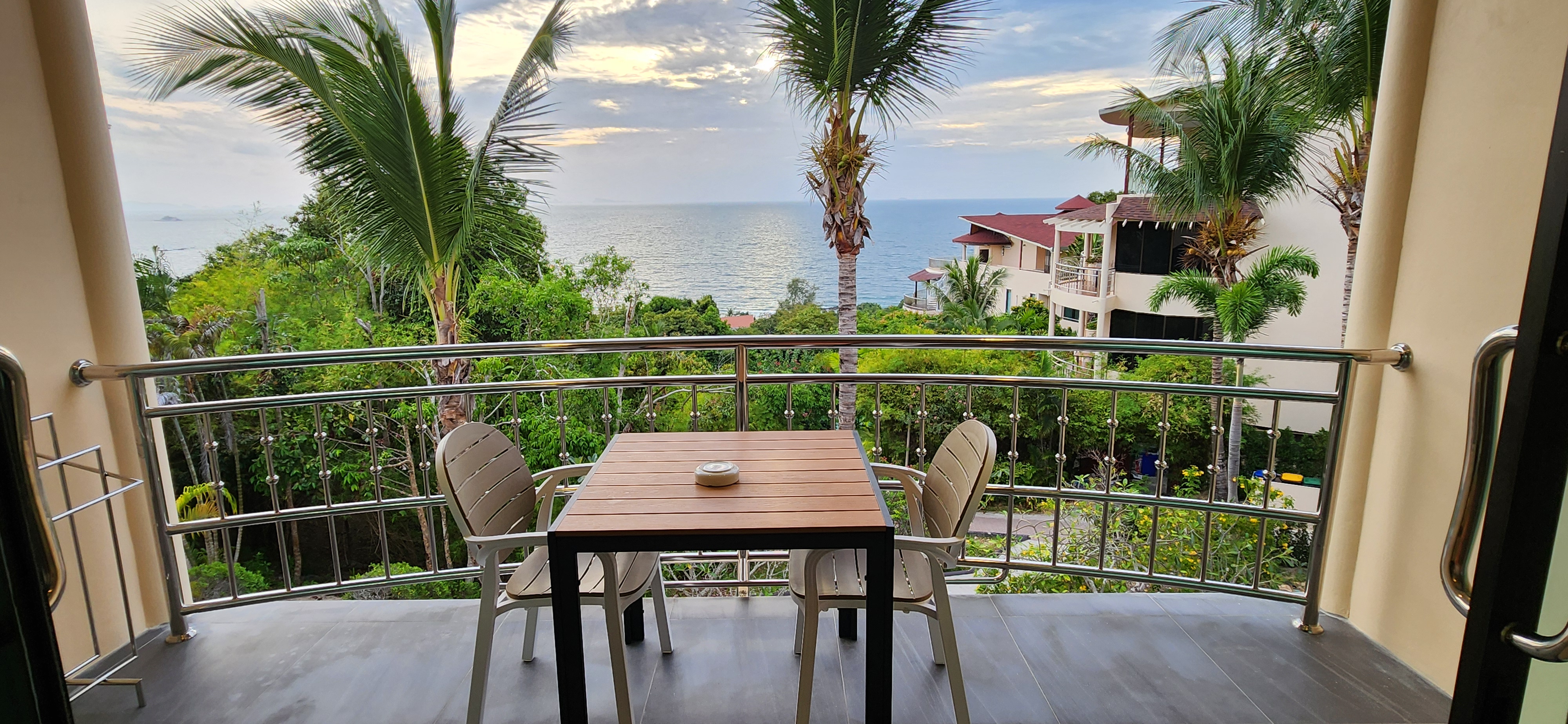 Room Deluxe Side Sea View