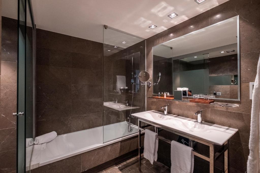 Double or Twin Standard