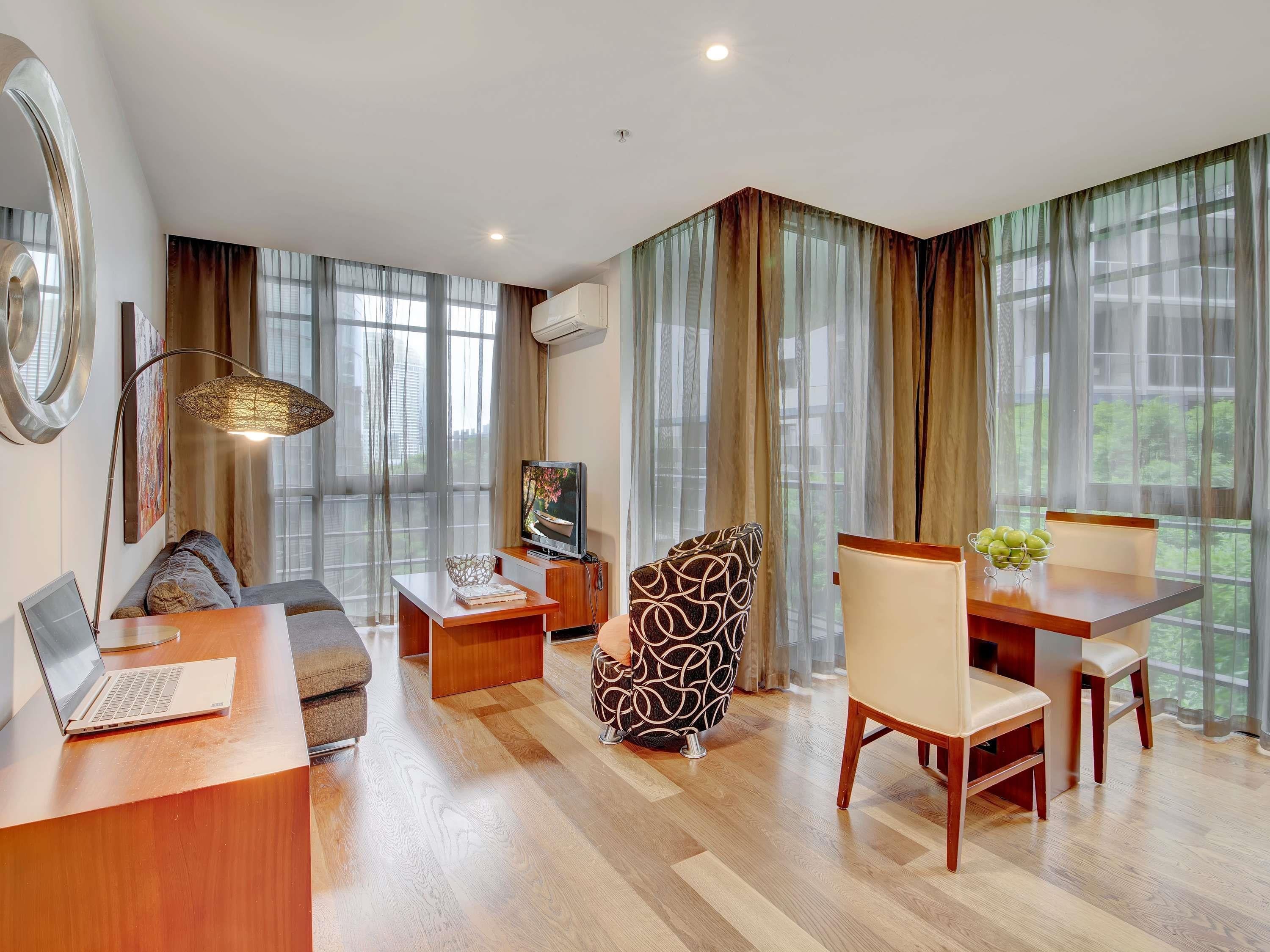 Studio Queen Size Bed