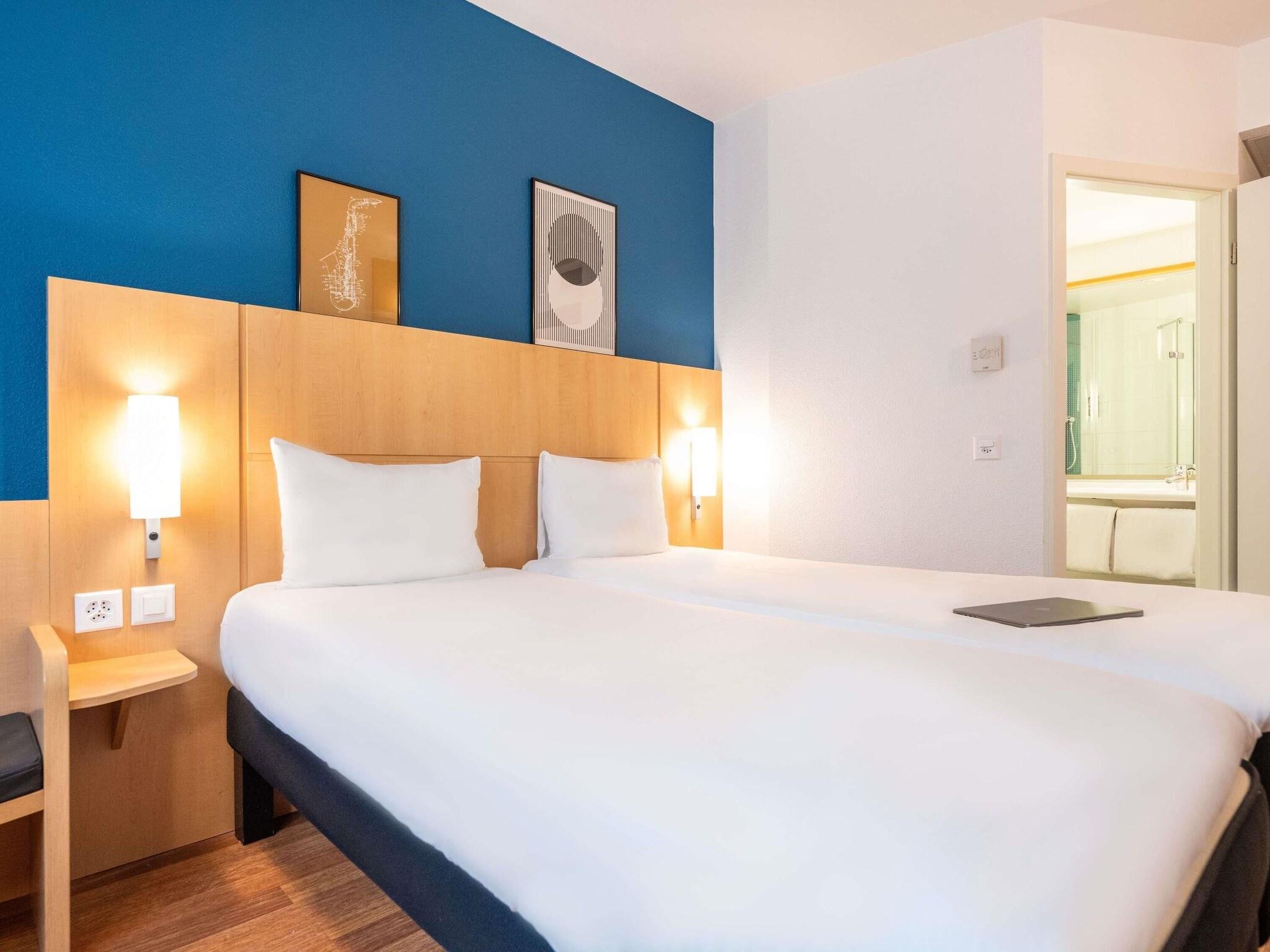 Suite Connecting Room