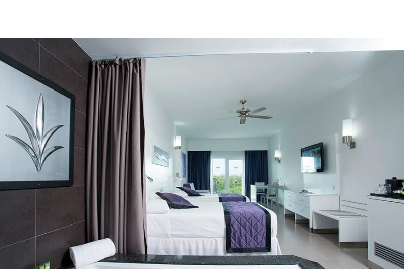 Junior Suite Partial Ocean View