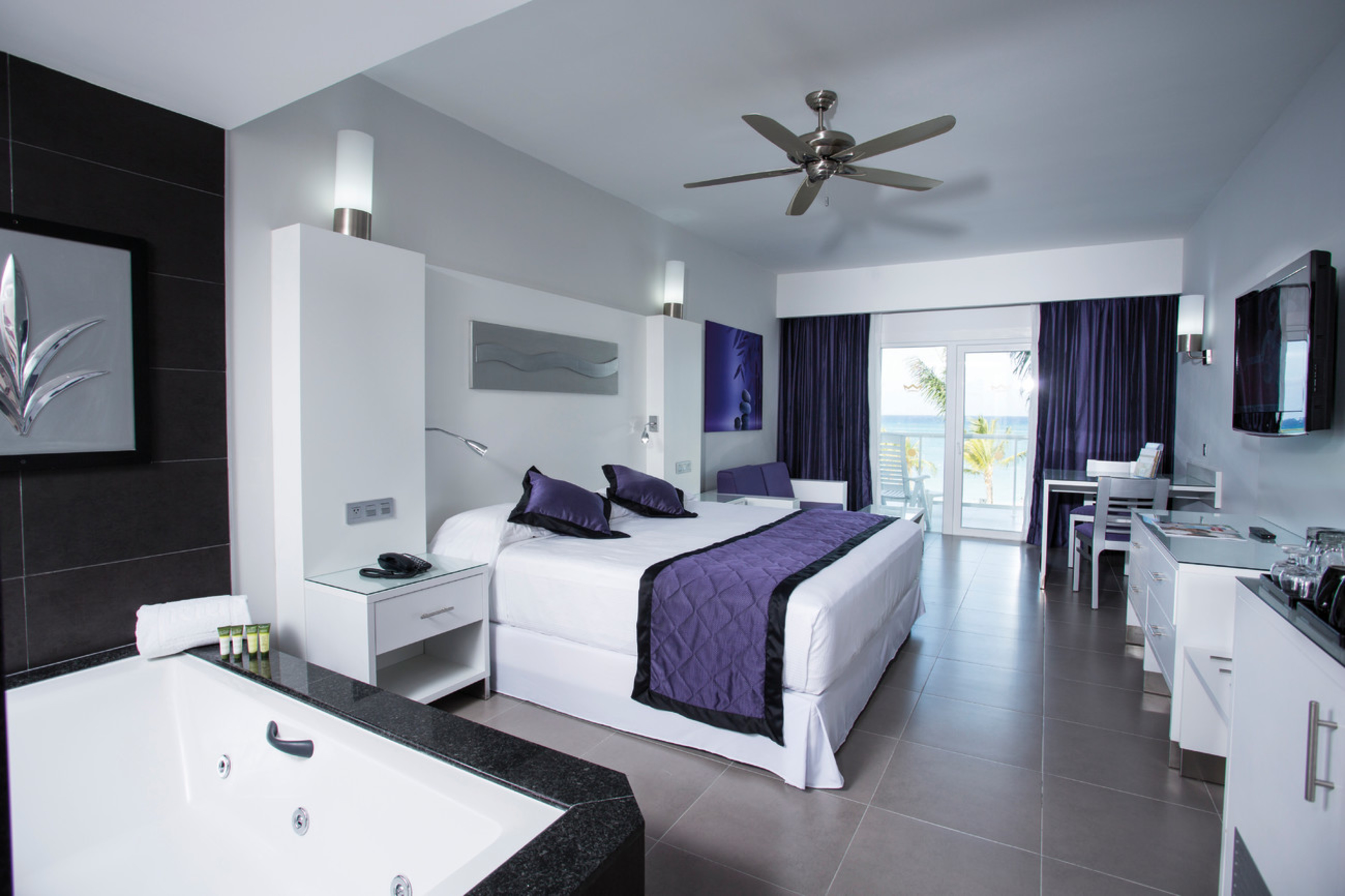Junior Suite Side Sea View
