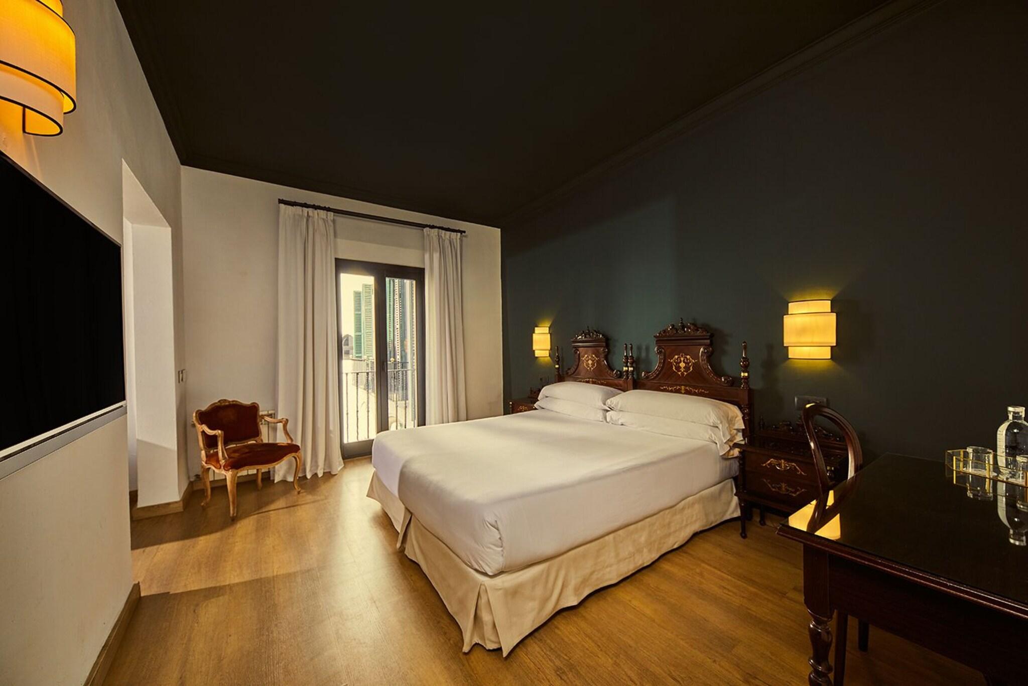 Double Superior Queen Bed