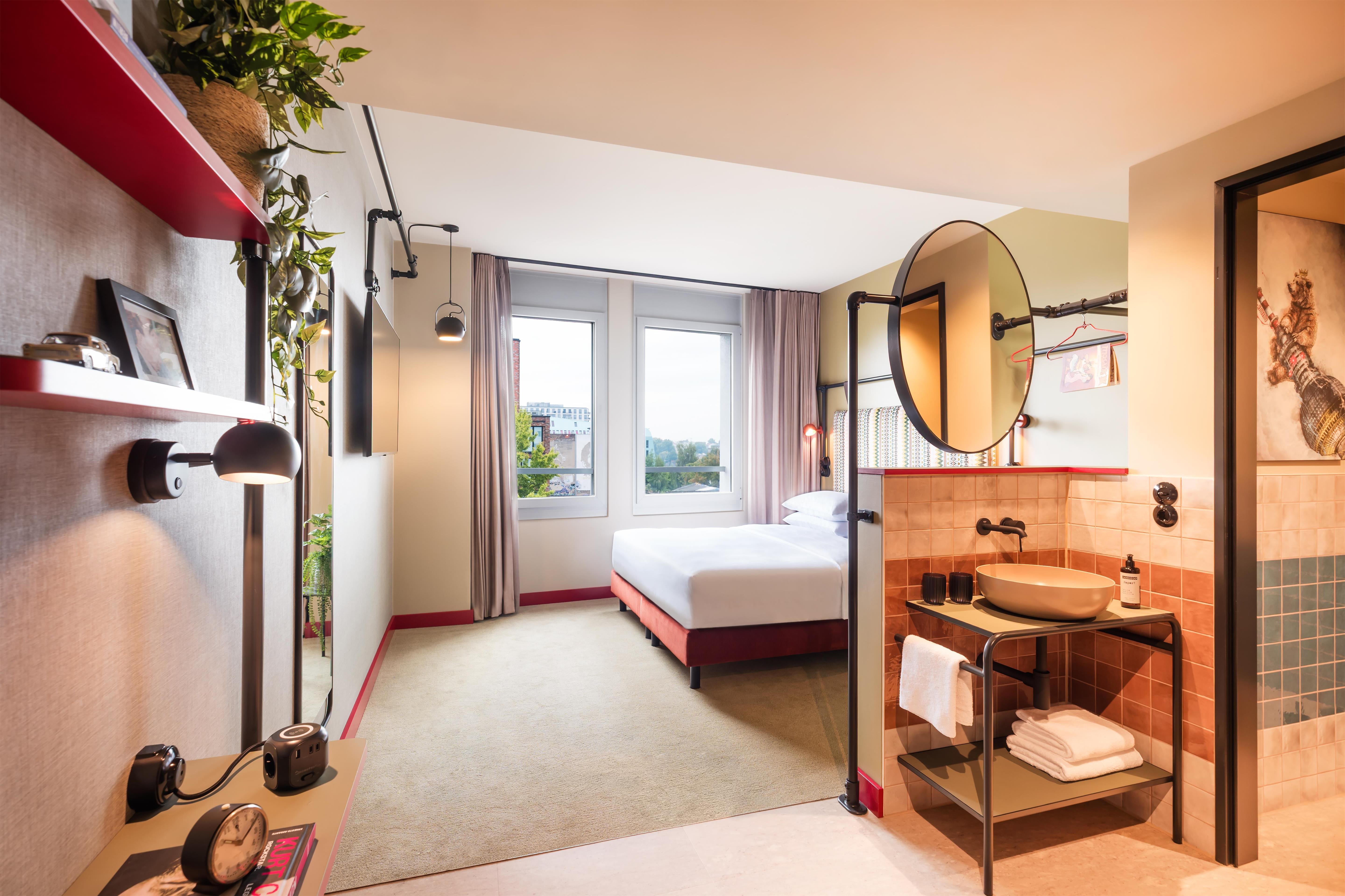 Double Deluxe King Bed