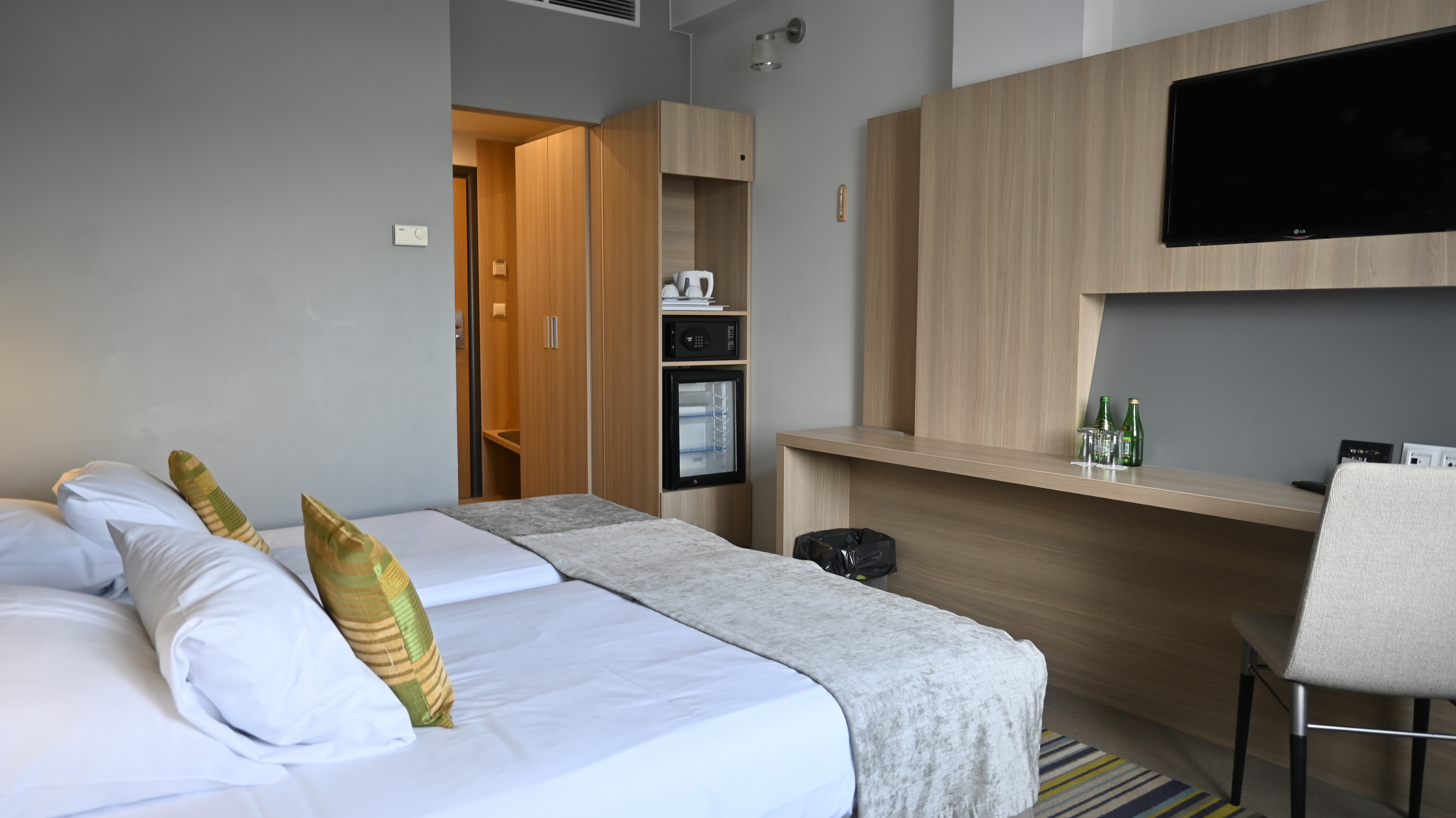 Double Deluxe Two Beds