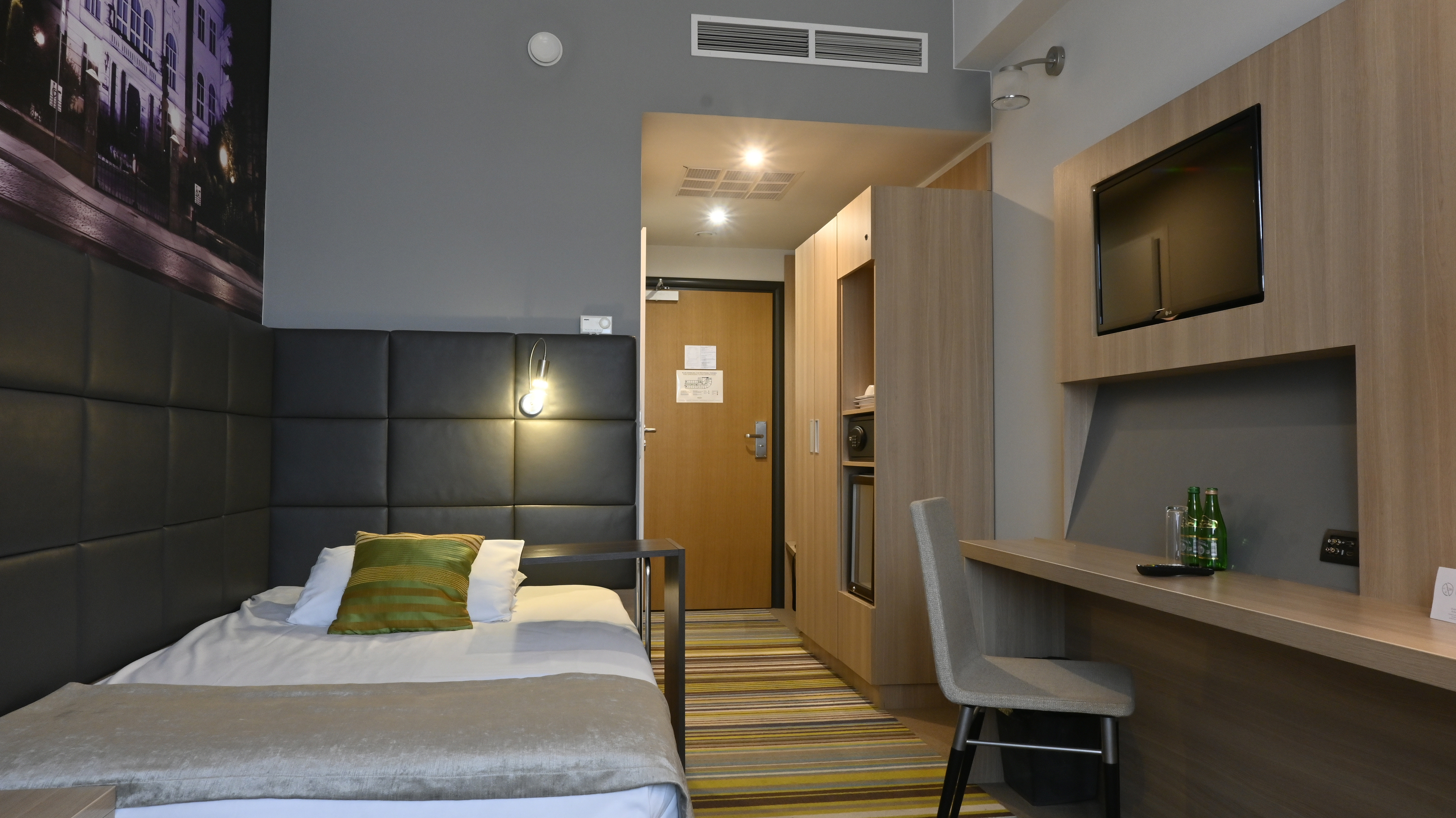 Single Deluxe One Bed