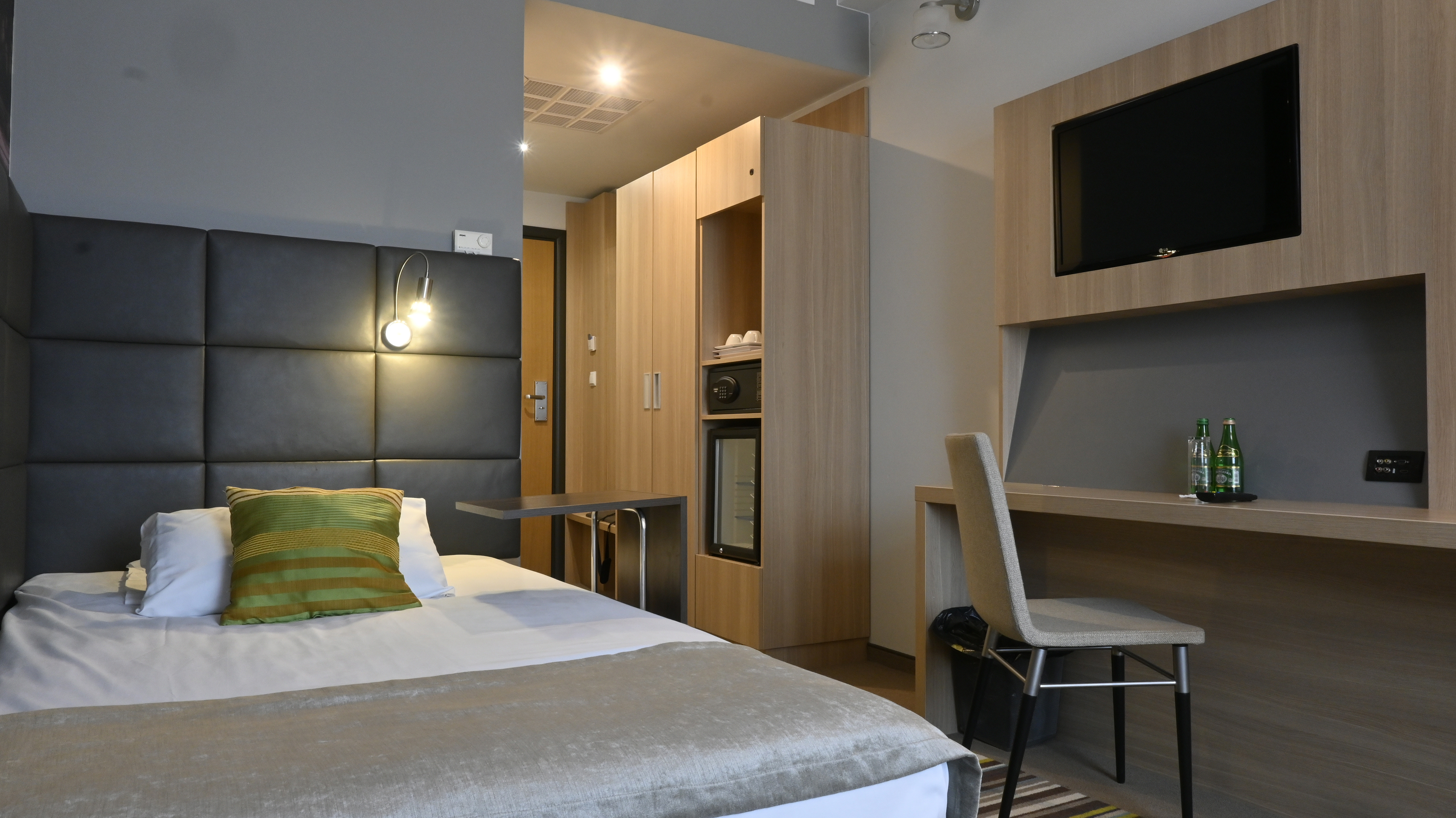 Single Deluxe One Bed