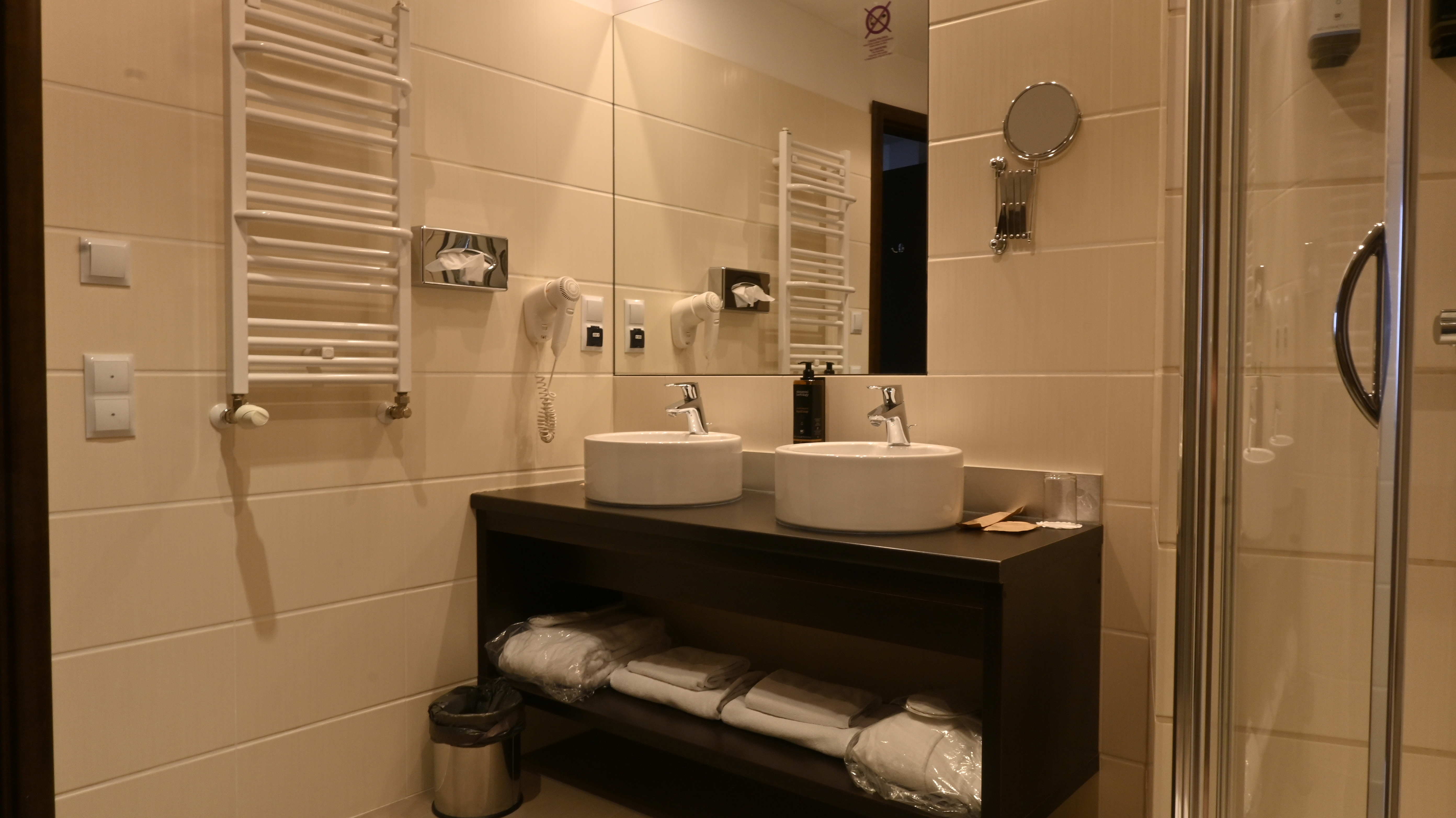 Twin Deluxe Two Beds