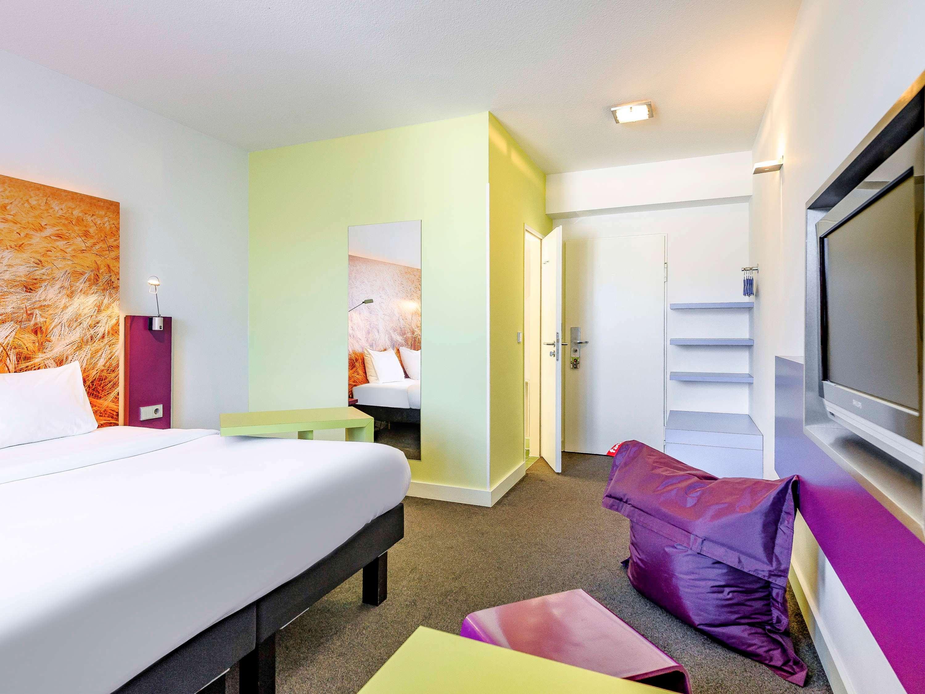 Double Queen Size Bed