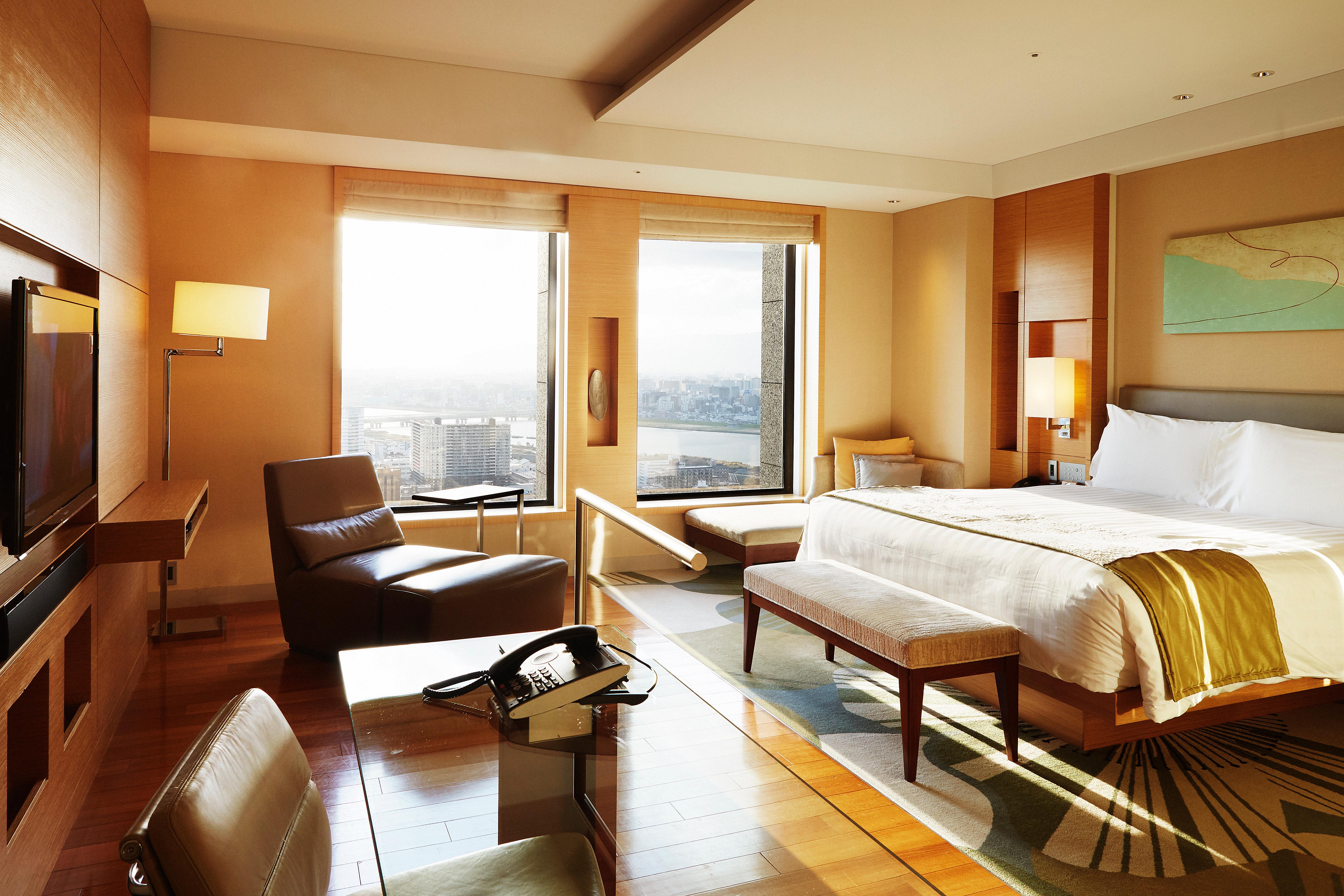 Double Club King Bed