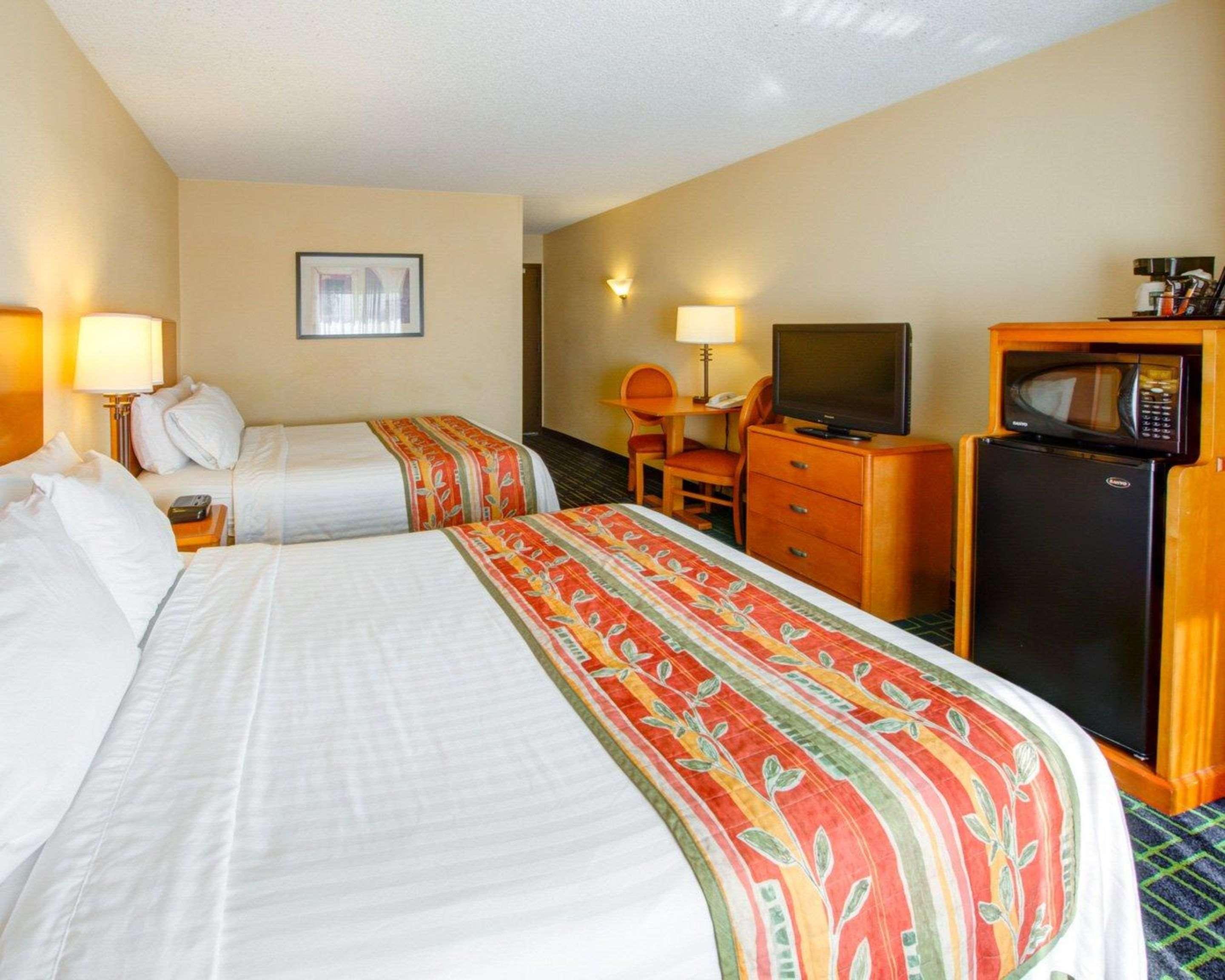 Quadruple Two Queen Beds Non Smoking