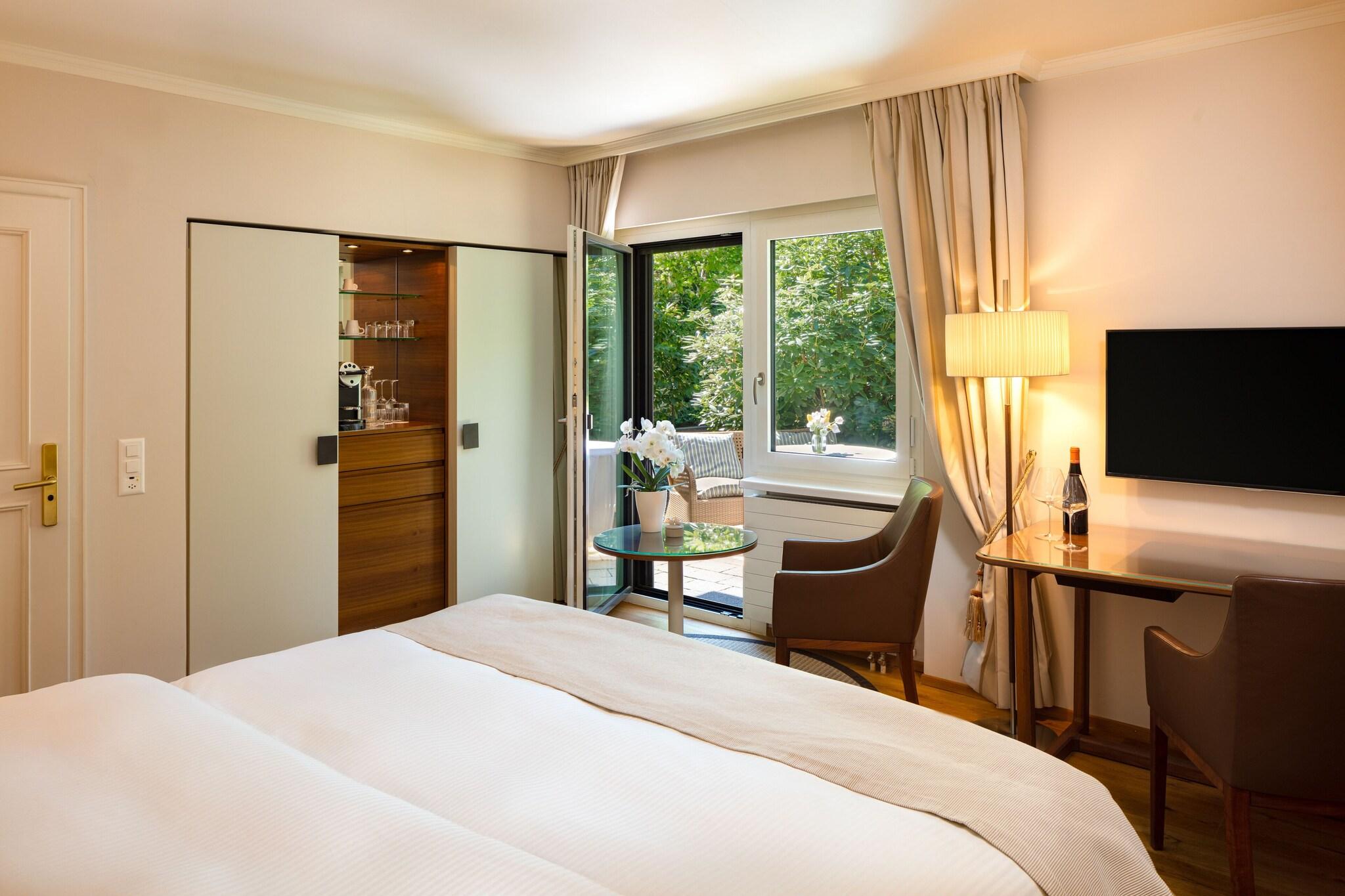 Double or Twin Deluxe King Bed