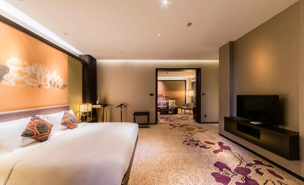 Double Deluxe King Bed