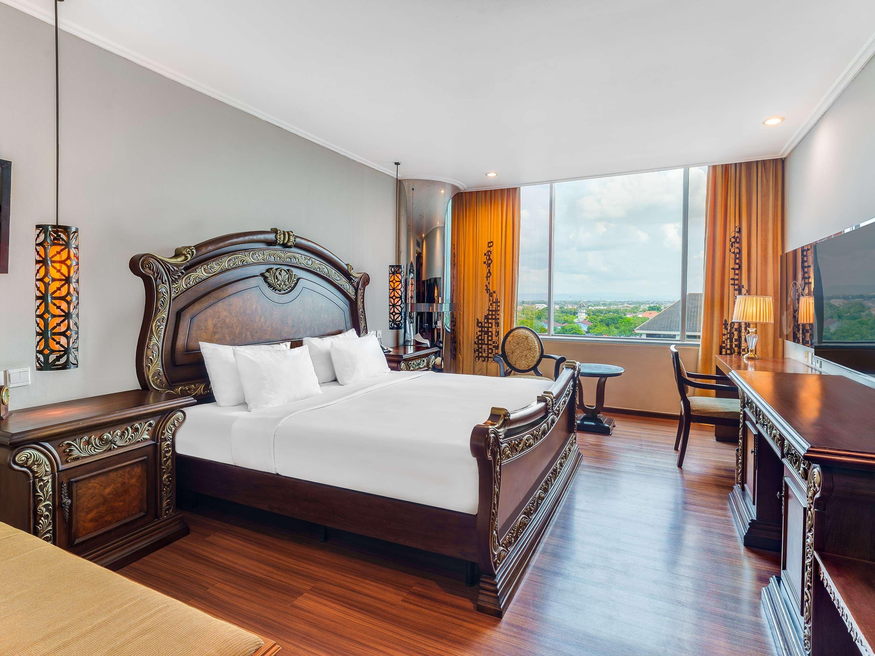 Double Deluxe King Bed