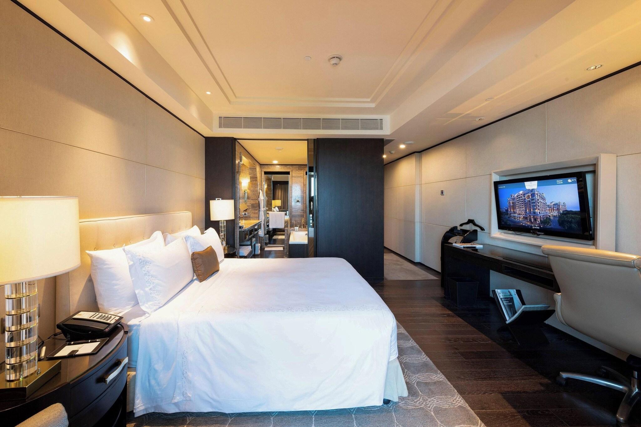 House Queen Size Bed