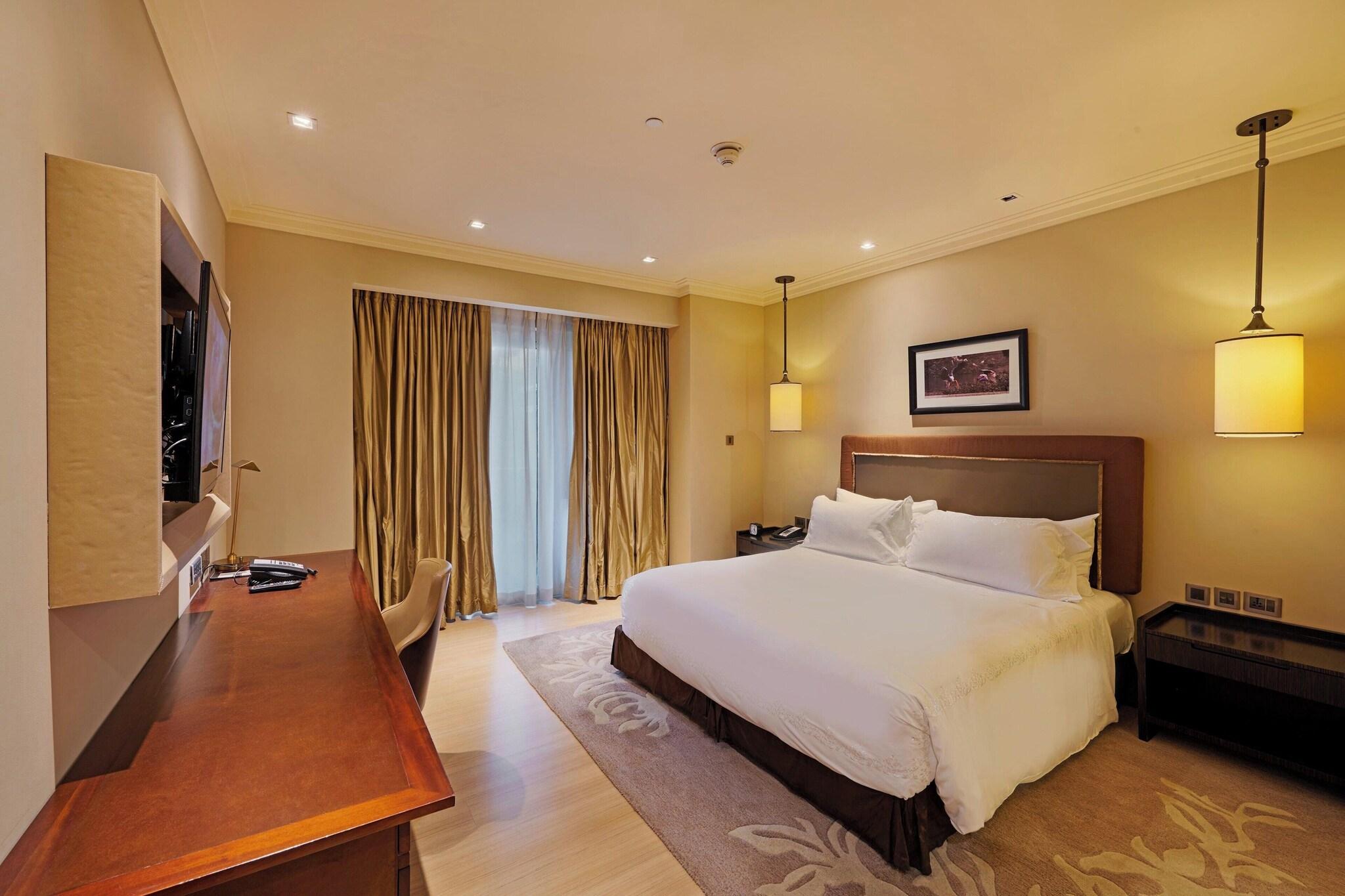 Apartment Queen Size Bed