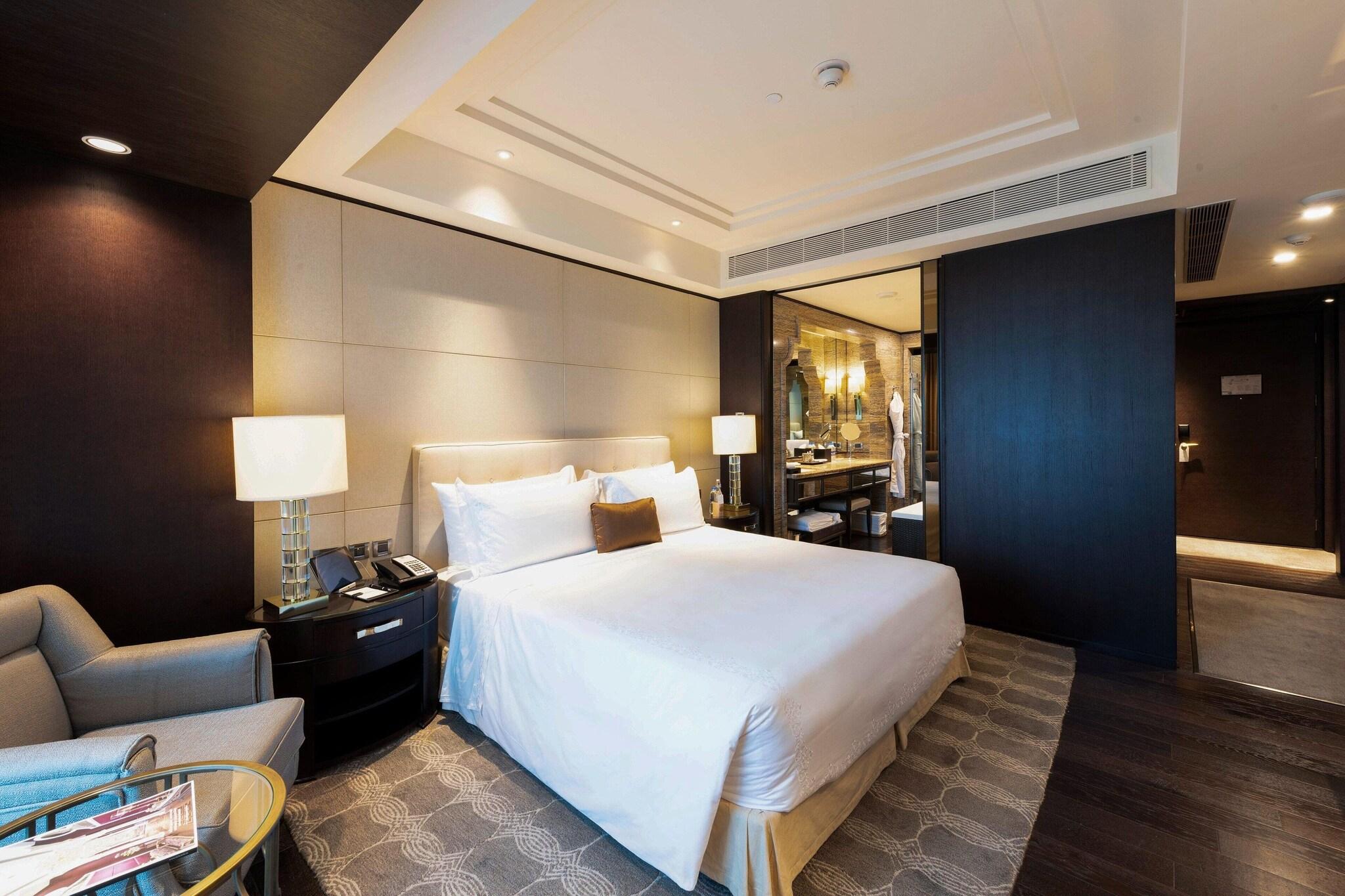 House Queen Size Bed