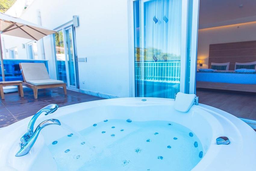 Double Deluxe with Jacuzzi