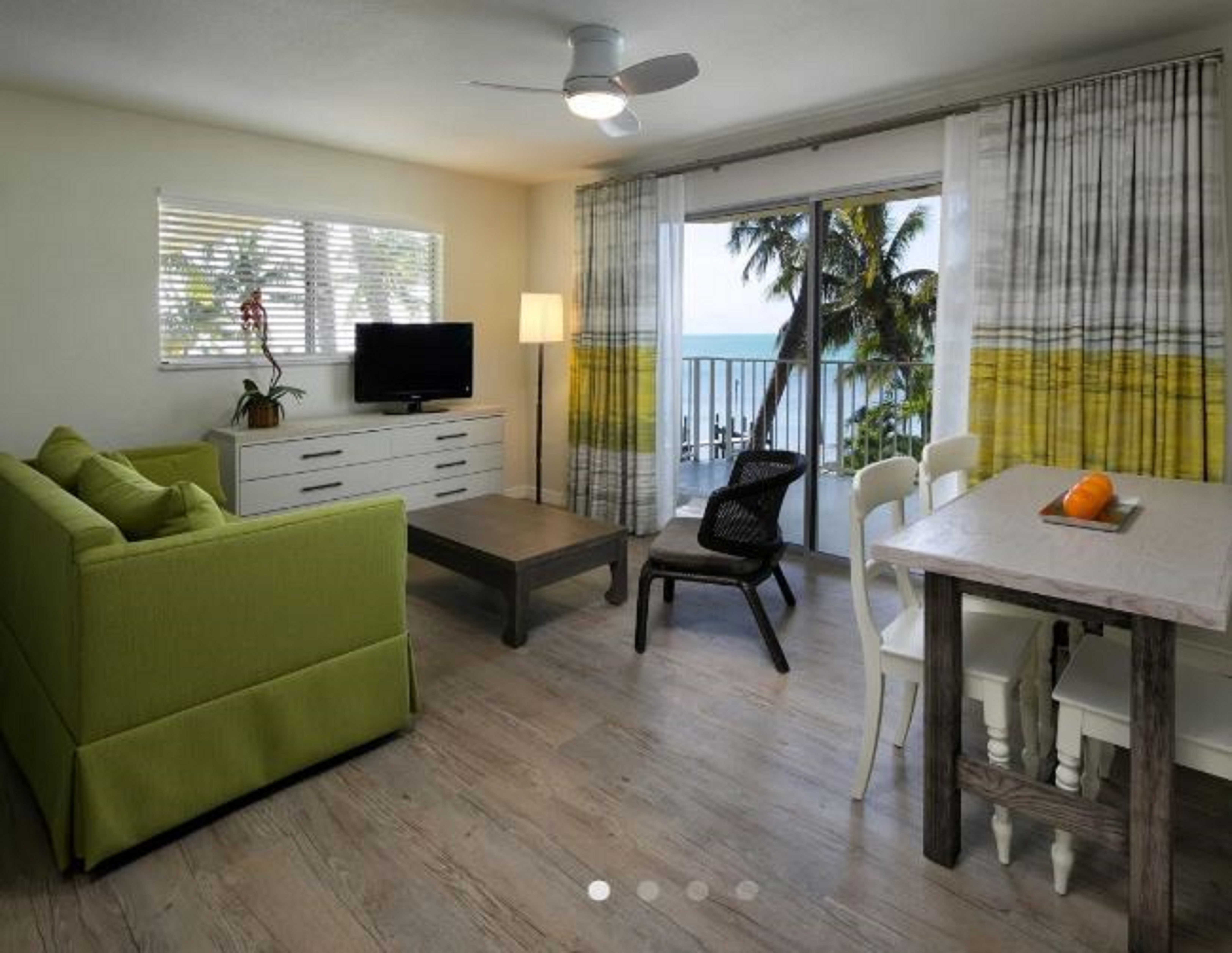 Studio Two Queen Beds